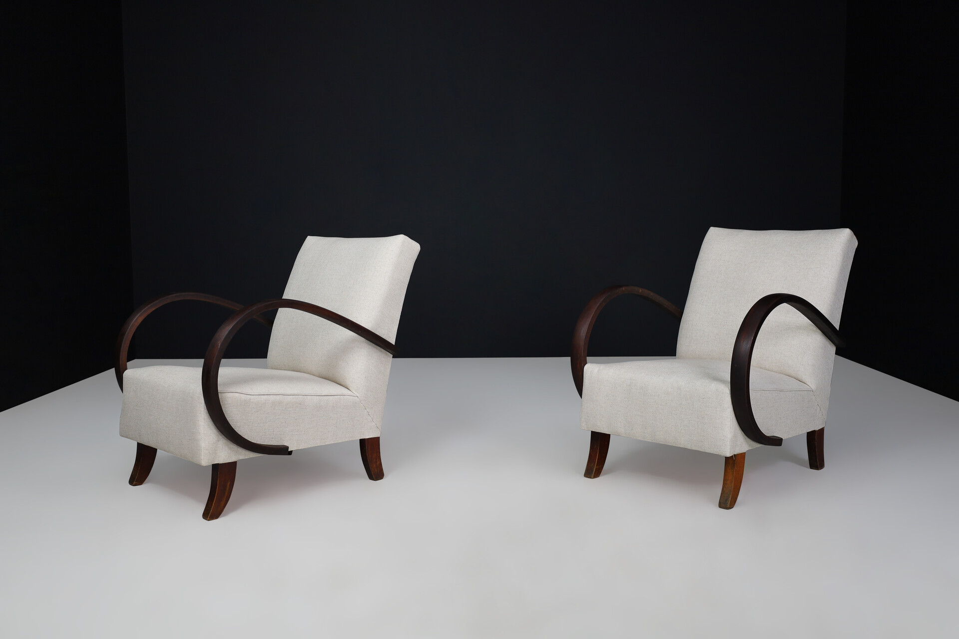 Mid century modern Art deco arm chair with newly upholstered Fabric Praque 1940s Mid-20th century