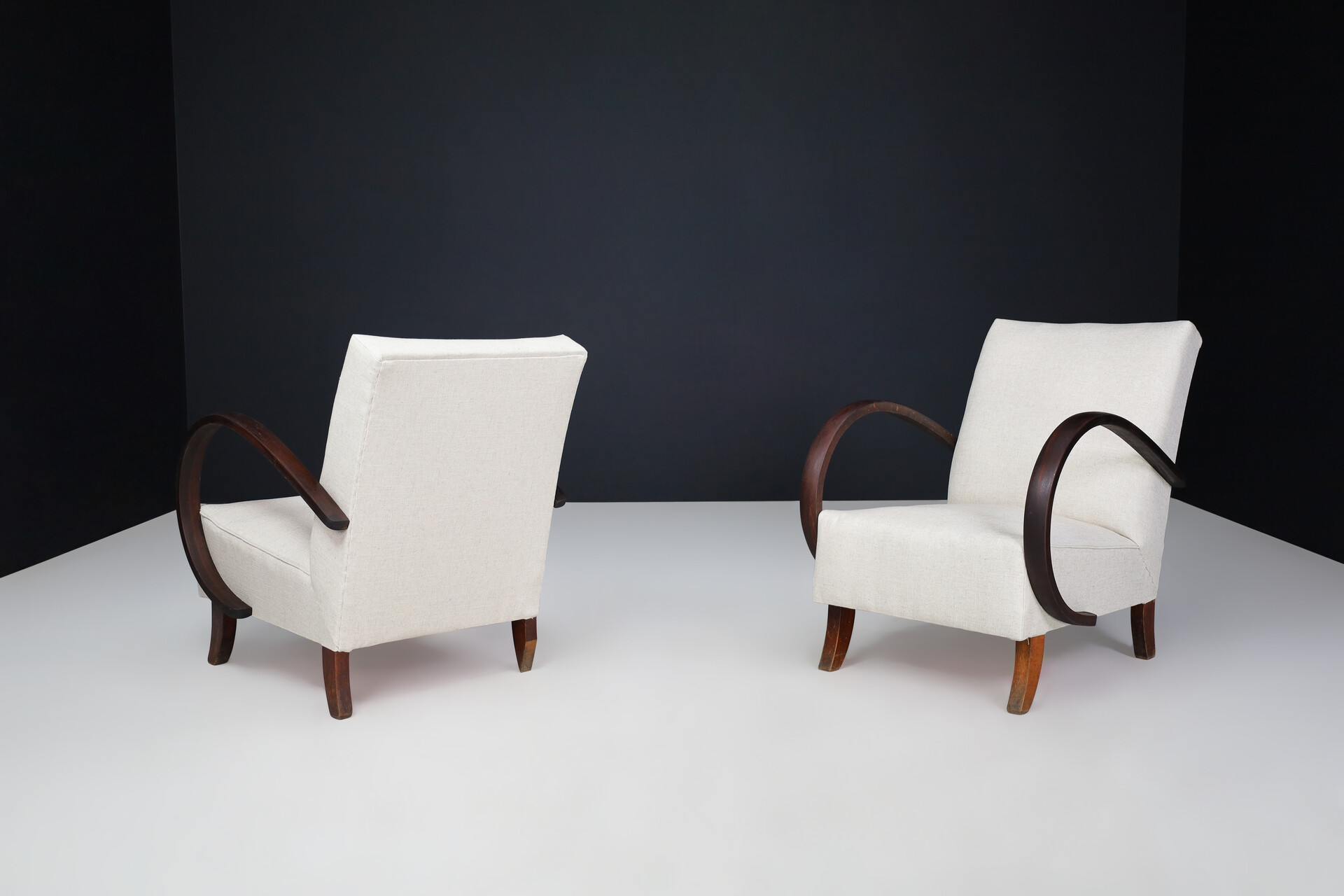 Mid century modern Art deco arm chair with newly upholstered Fabric Praque 1940s Mid-20th century