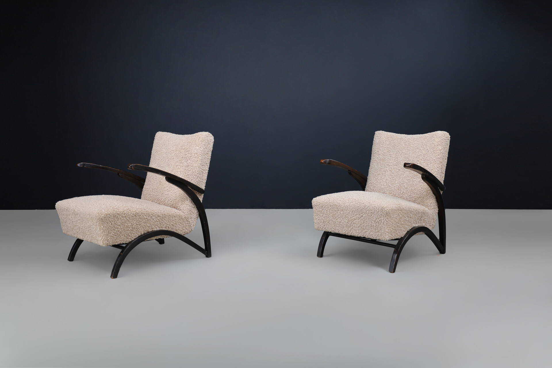 Mid century modern Art Deco lounge chairs in bouclé upholstery by Jindřich Halabala, 1940s Mid-20th century