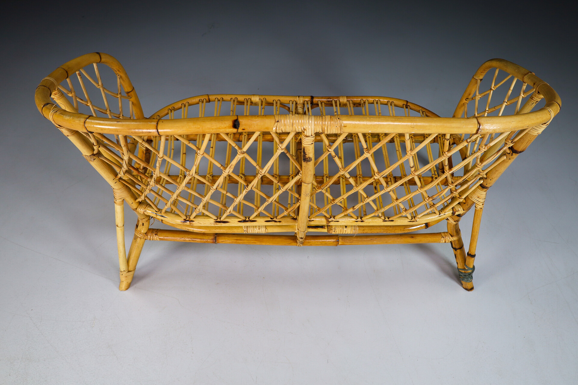 Mid century modern Bamboo and rattan lounge sofa, France 1960s Mid-20th century