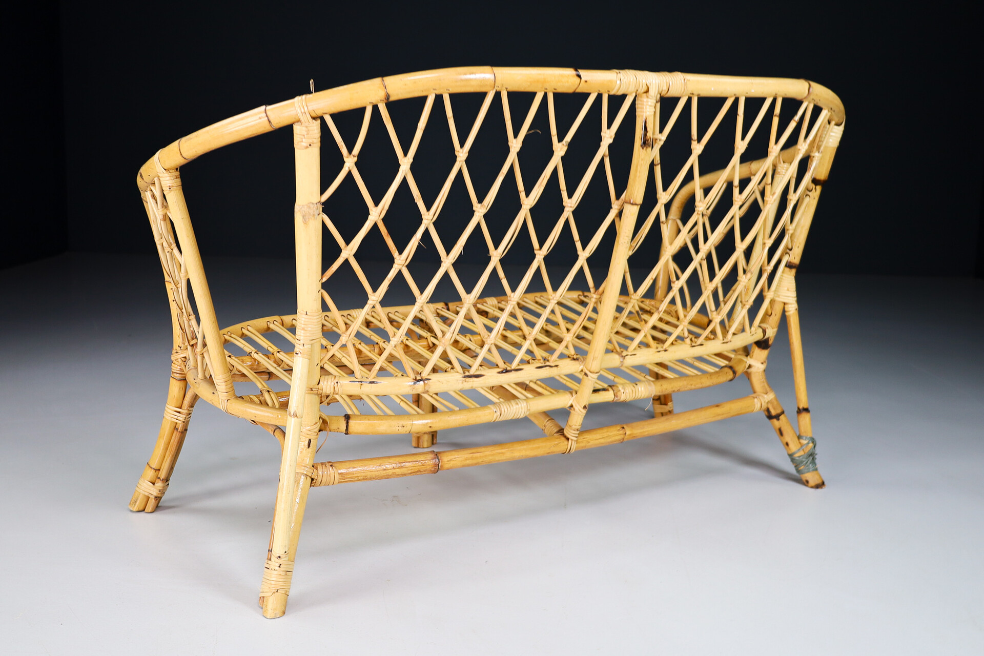 Mid century modern Bamboo and rattan lounge sofa, France 1960s Mid-20th century