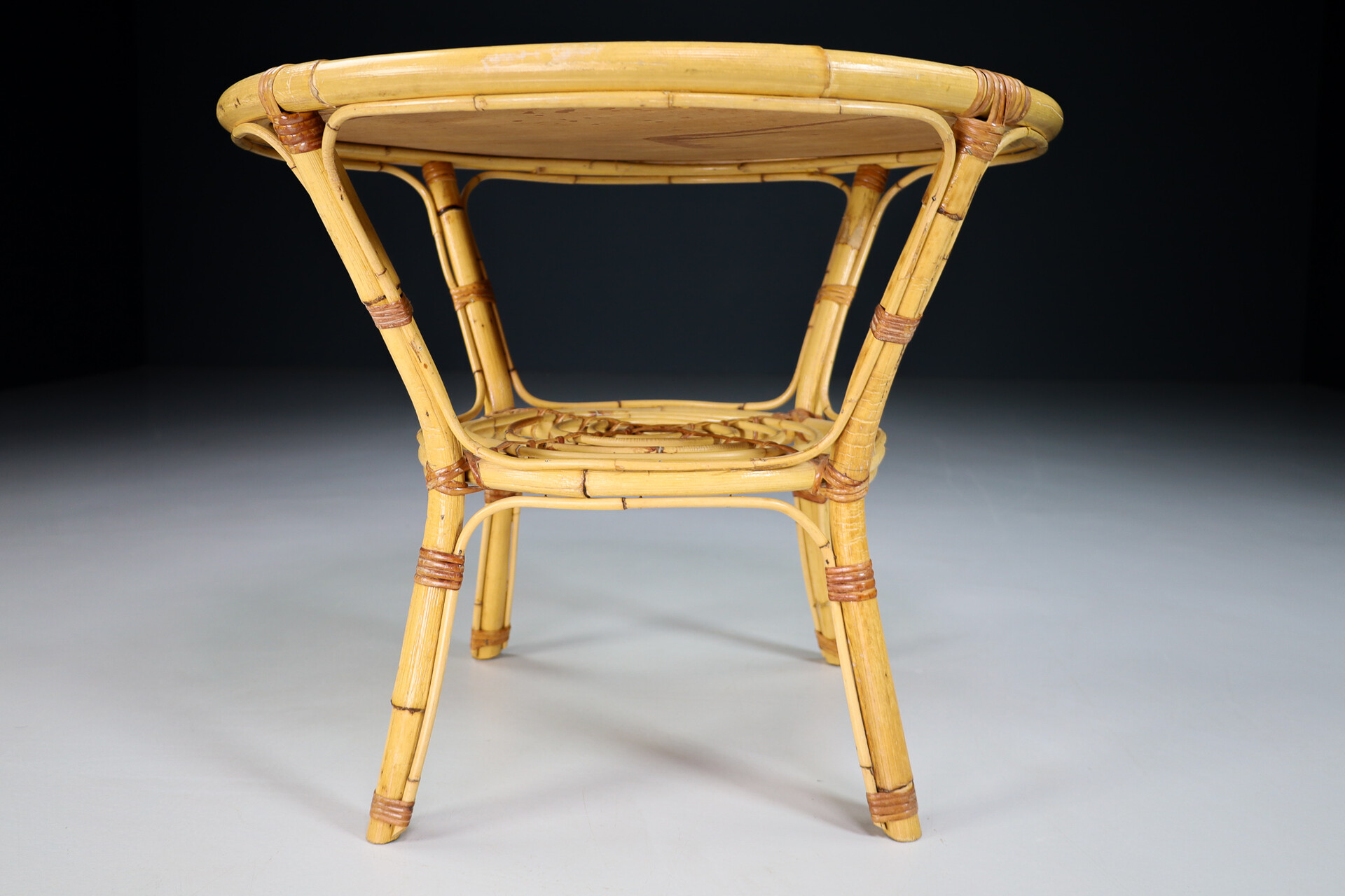 Mid century modern Bamboo and rattan round table France 1960s Mid-20th century