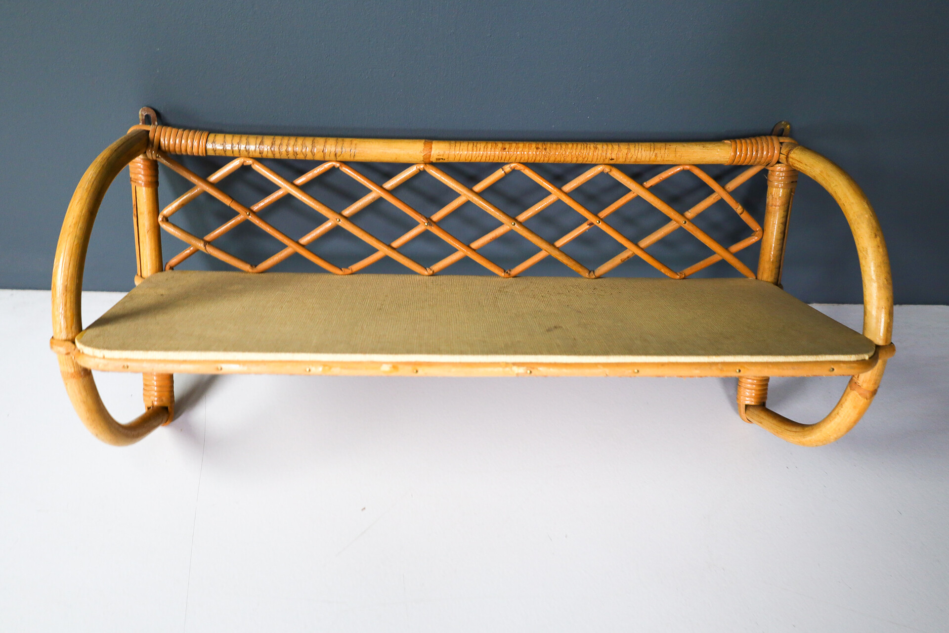Mid century modern Bamboo and rattan schelf France 1960s Mid-20th century