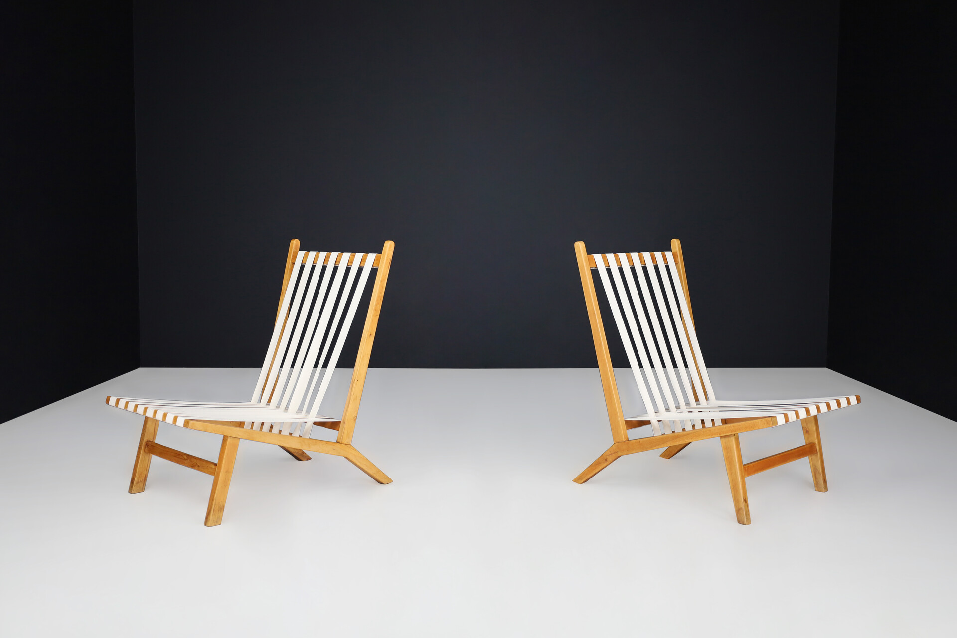 Mid century modern Beechwood lounge chairs, The Netherlands 1960s Mid-20th century