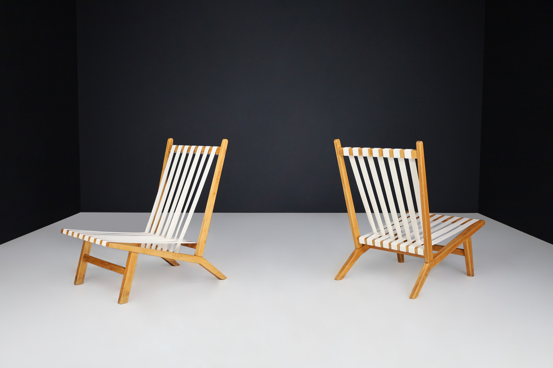Mid century modern Beechwood lounge chairs, The Netherlands 1960s Mid-20th century