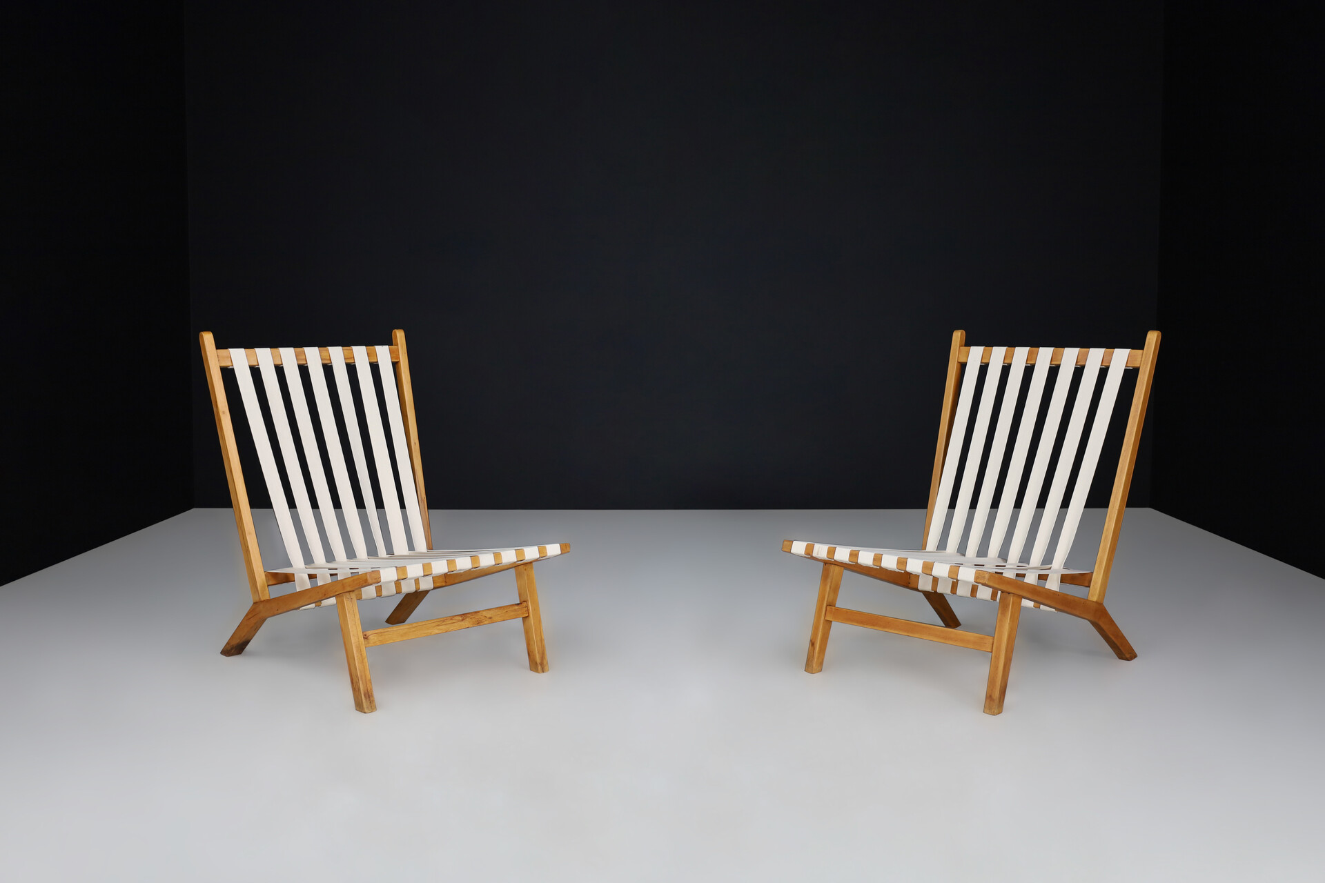Mid century modern Beechwood lounge chairs, The Netherlands 1960s Mid-20th century