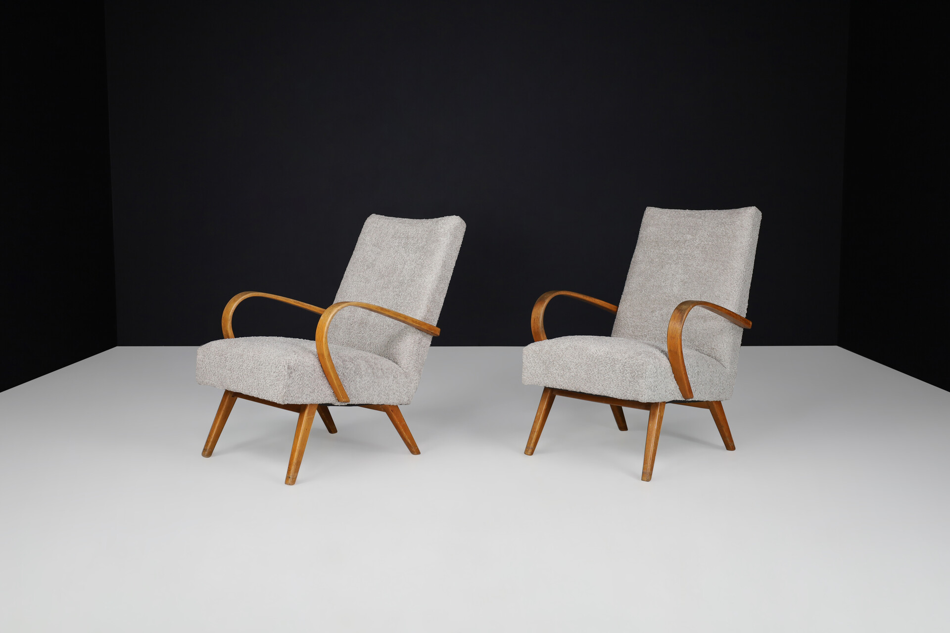 Mid century modern Bentwood Arm Chairs / Lounge Chairs With New Upholstered Bouclé Fabric, Praque 1950s Mid-20th century