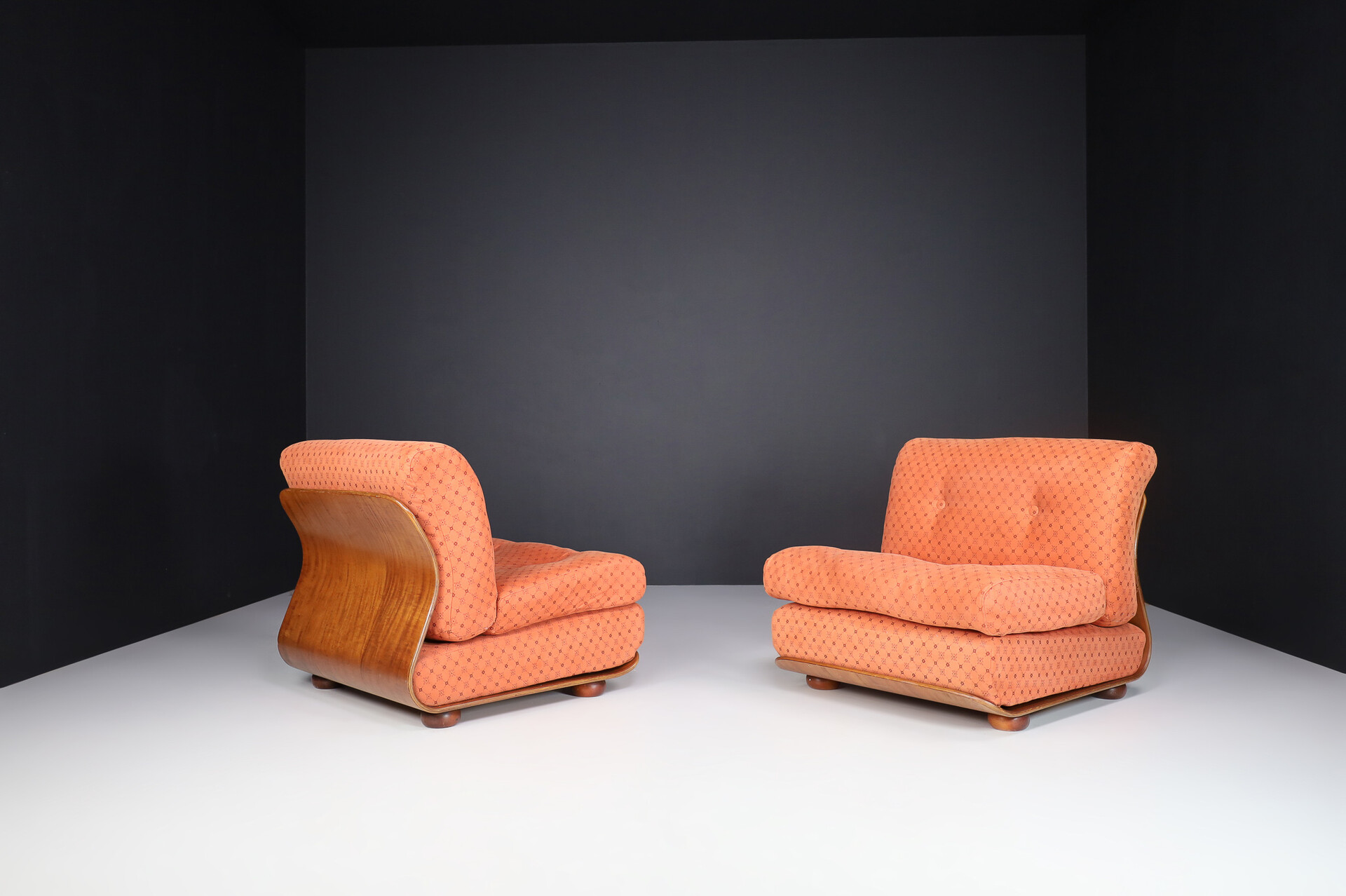 Mid century modern Bentwood lounge chair with original fabric , Italy 1960s Mid-20th century
