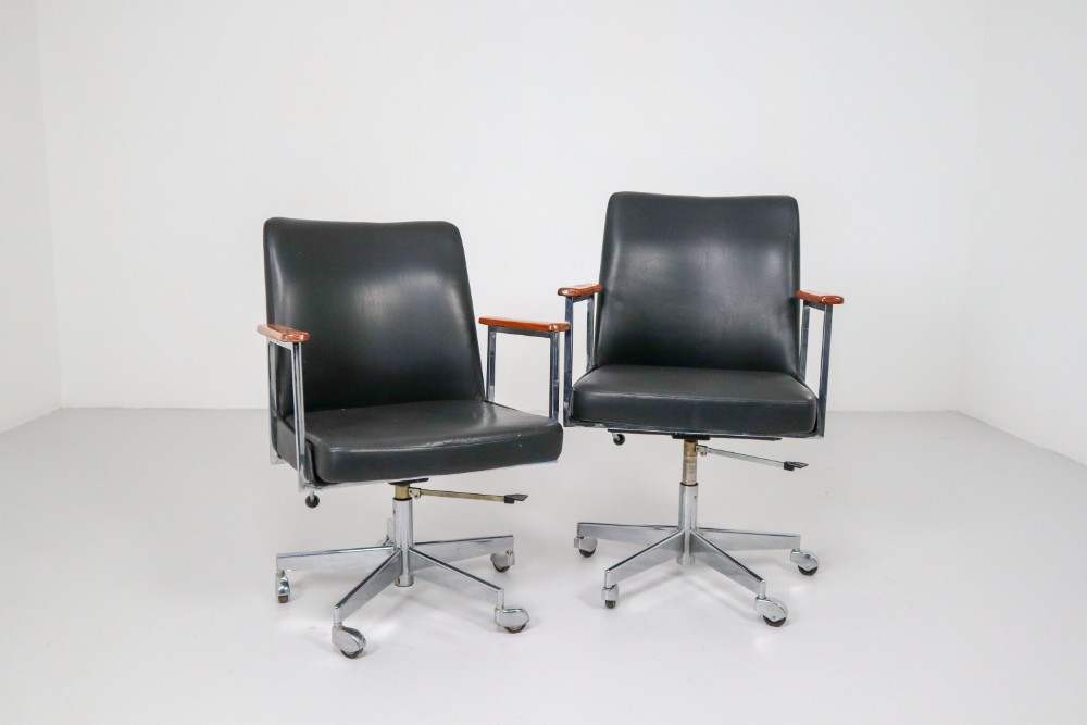 Mid-Century Modern Black Leather Office Armchairs Manufactured by Mauser 1960s Mid-20th century