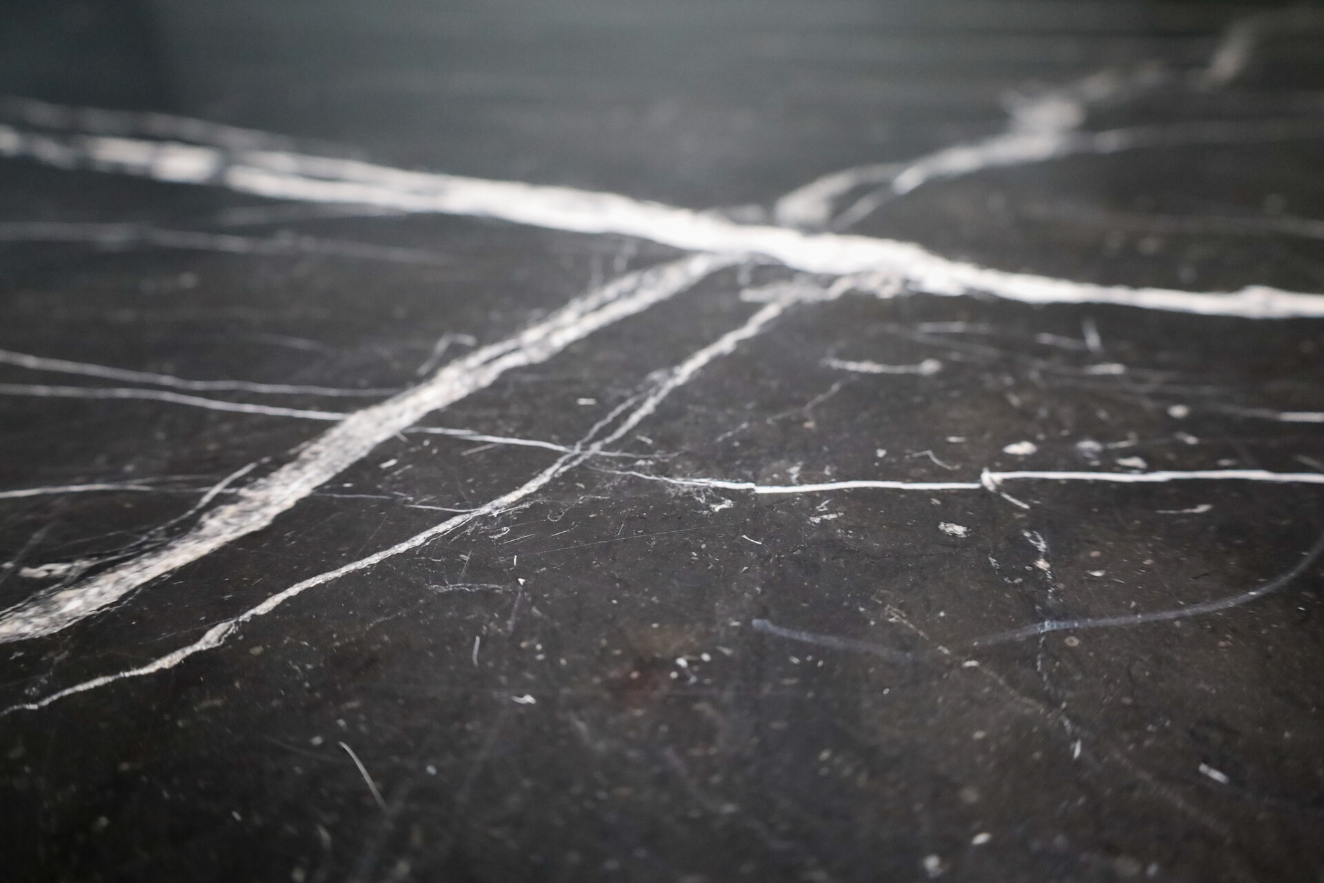 Mid century modern Black Marble round Dining Table by Angelo Mangiarotti by Cattelan Italia 1970s Mid-20th century