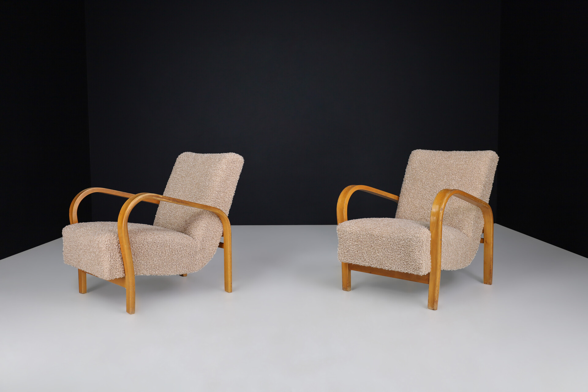 Mid century modern Blond Bentwood Armchairs in Re-Upholstered in Fabric by Karel Kozelka & Antonin Kropá, 1950s Mid-20th century