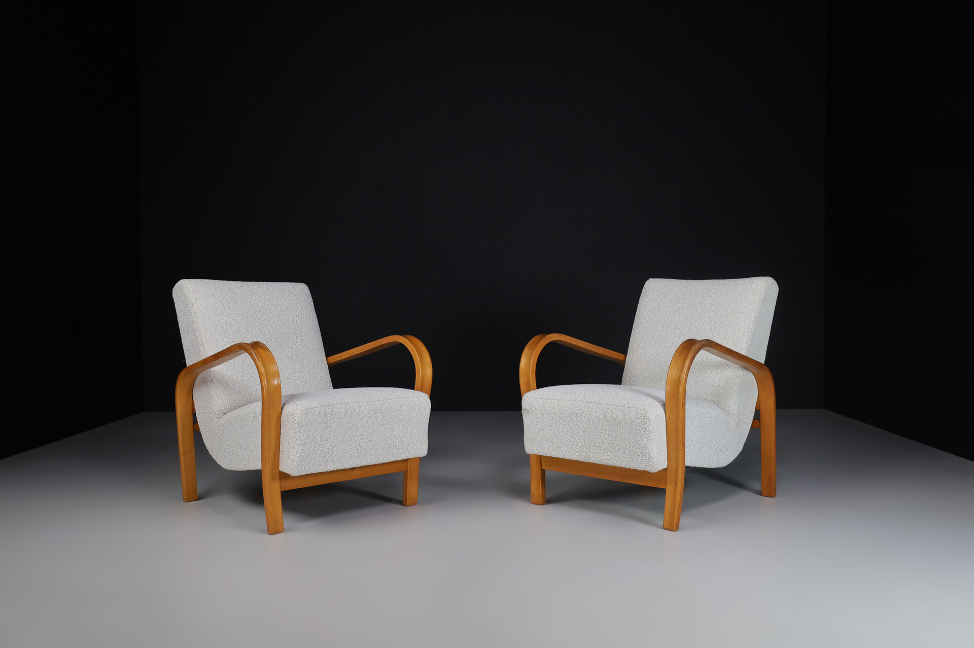 Mid century modern Blond Bentwood Armchairs in Re-Upholstered in Fabric by Karel Kozelka & Antonin Kropá, 1950s Mid-20th century