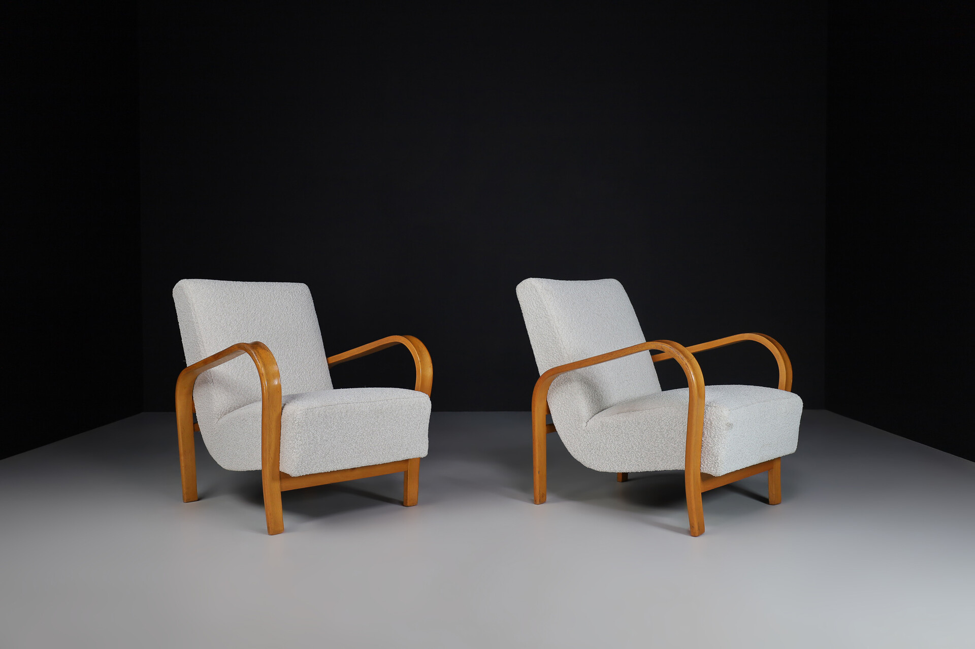 Mid century modern Blond Bentwood Armchairs in Re-Upholstered in Fabric by Karel Kozelka & Antonin Kropá, 1950s Mid-20th century