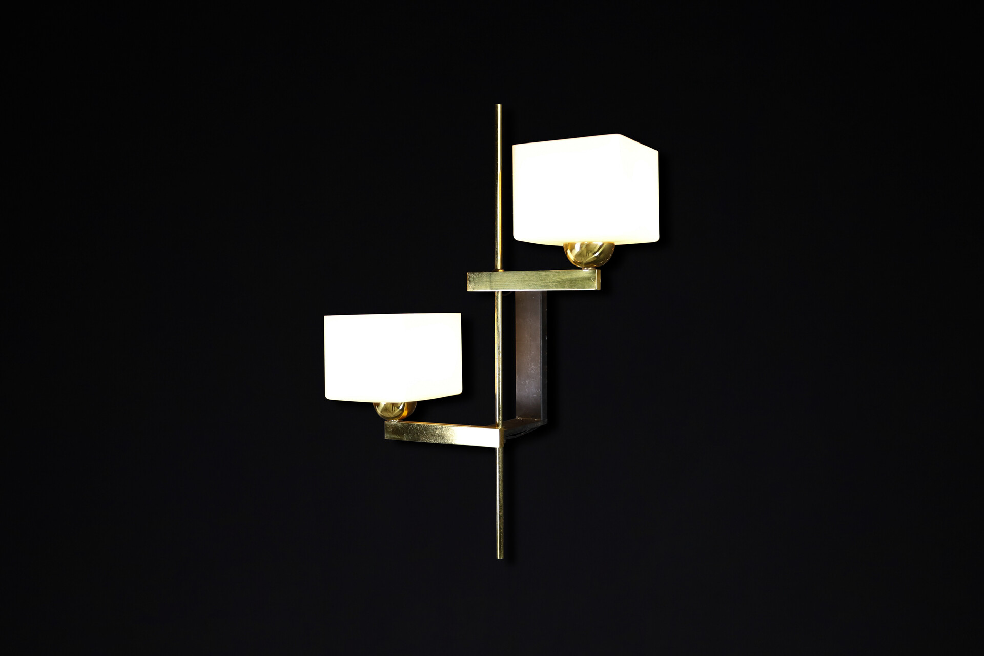 Mid century modern Brass and opaline glass sconce, italy  1950s Mid-20th century