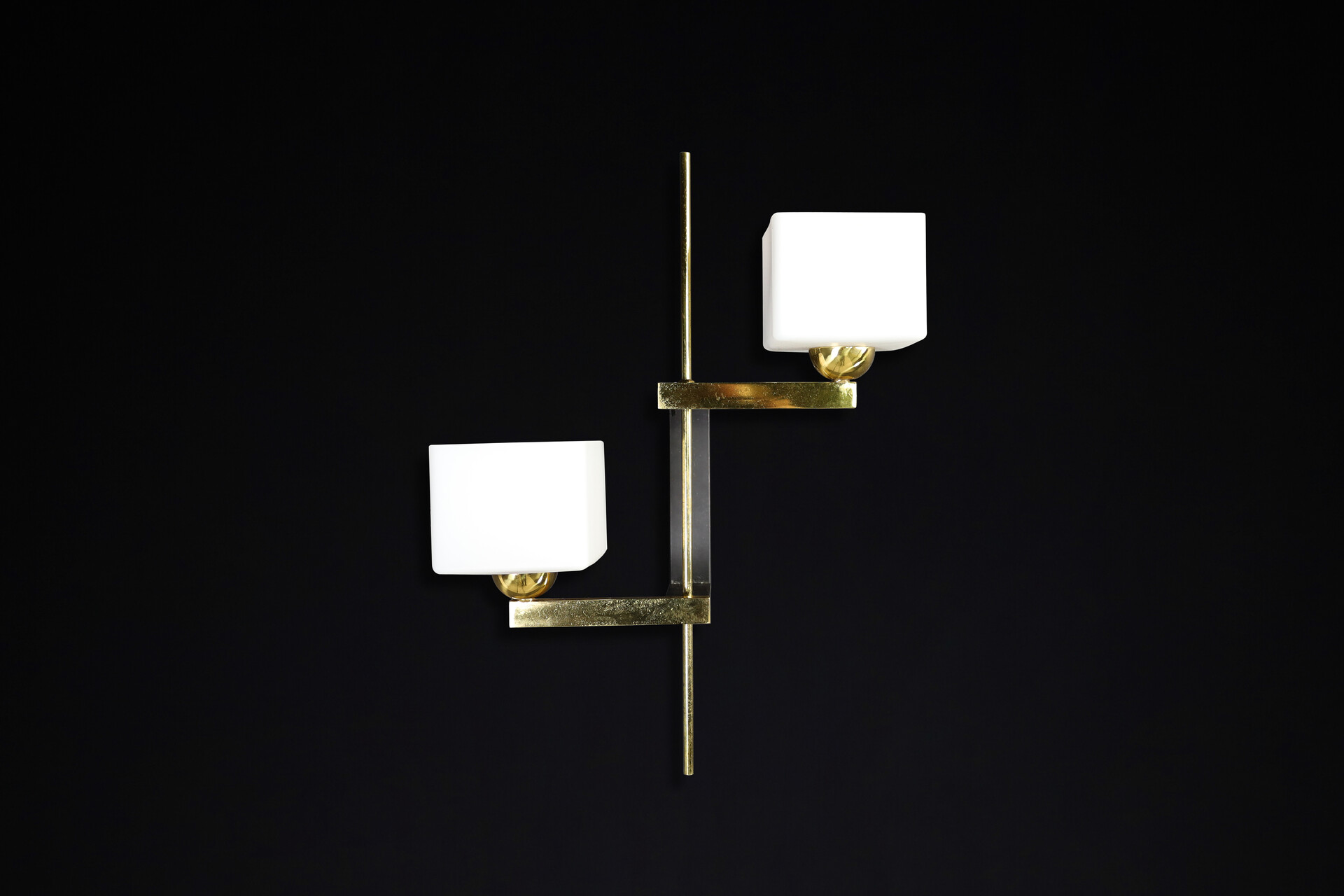 Mid century modern Brass and opaline glass sconce, italy  1950s Mid-20th century