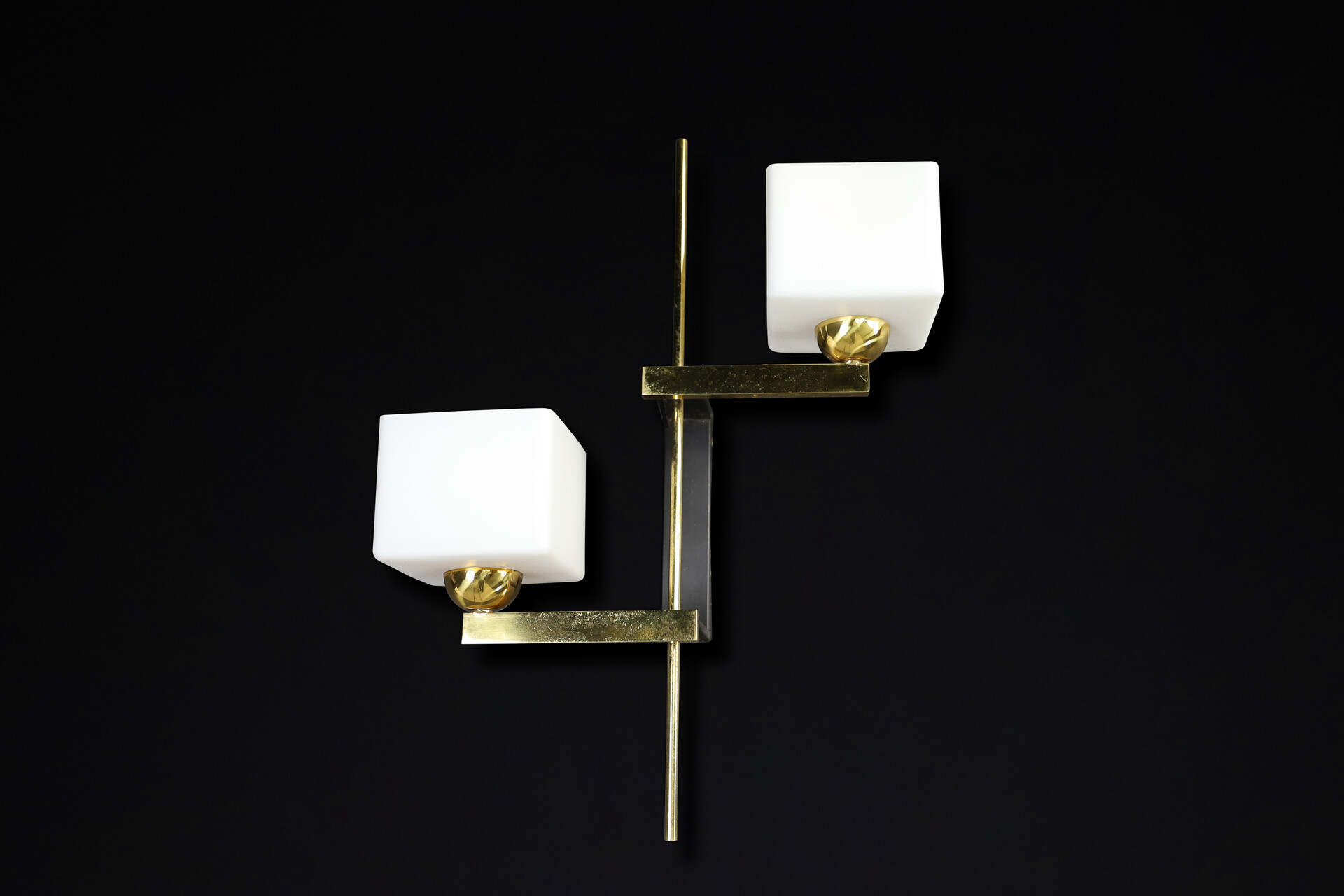 Mid century modern Brass and opaline glass sconce, italy  1950s Mid-20th century