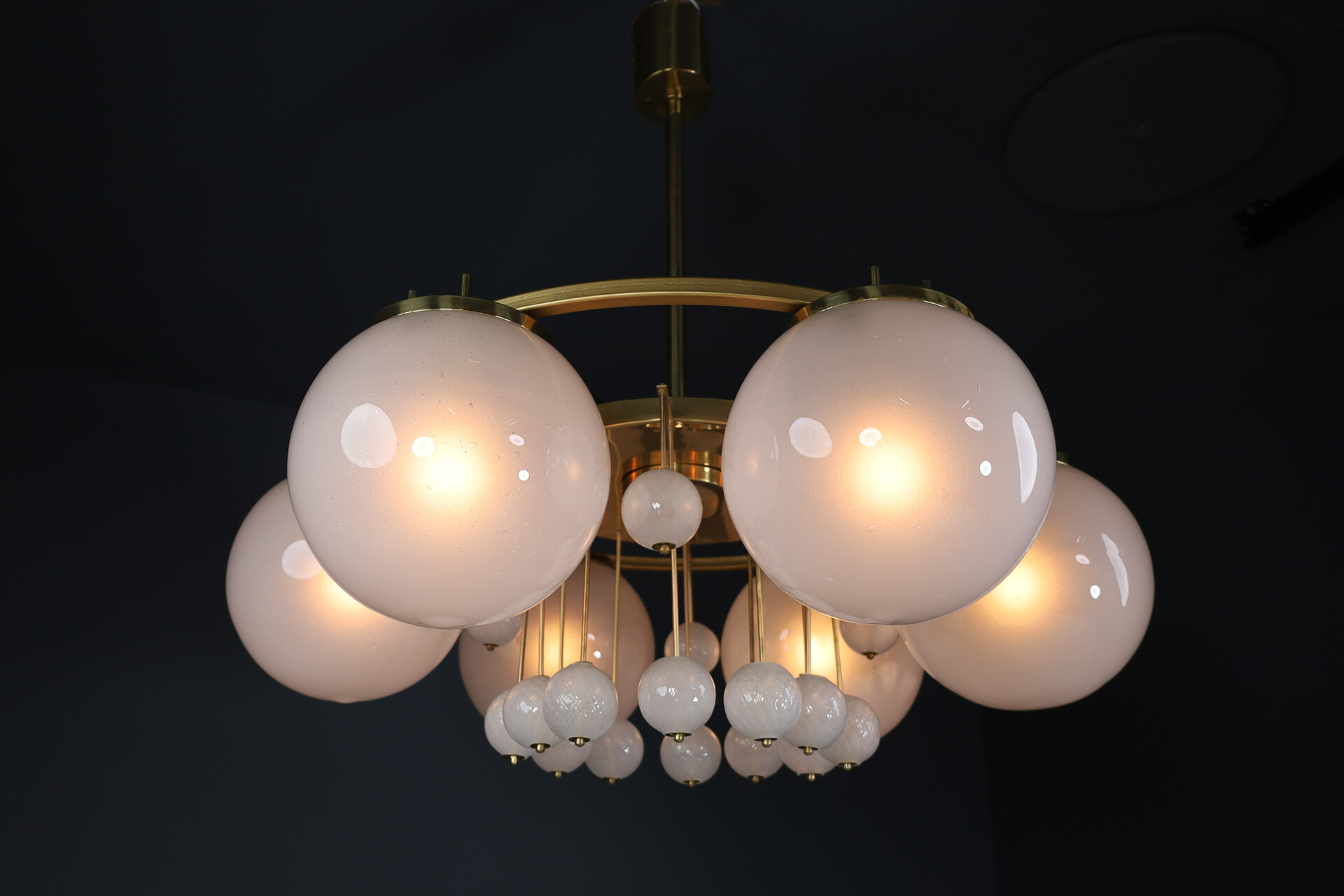 Mid century modern Brass Bohemian Chandelier with Frosted Glas globes, the 1950s Mid-20th century