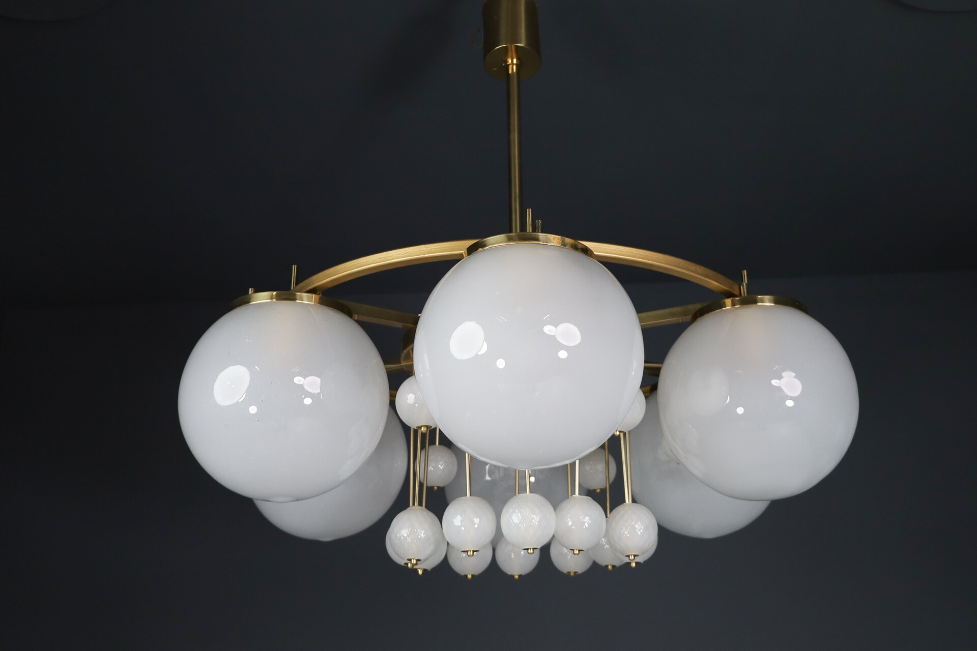 Mid century modern Brass Bohemian Chandelier with Frosted Glas globes, the 1950s Mid-20th century