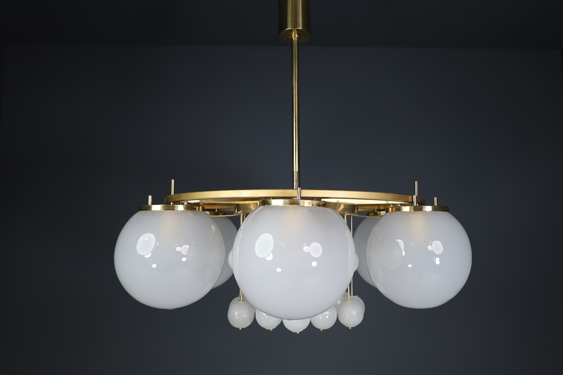 Mid century modern Brass Bohemian Chandelier with Frosted Glas globes, the 1950s Mid-20th century