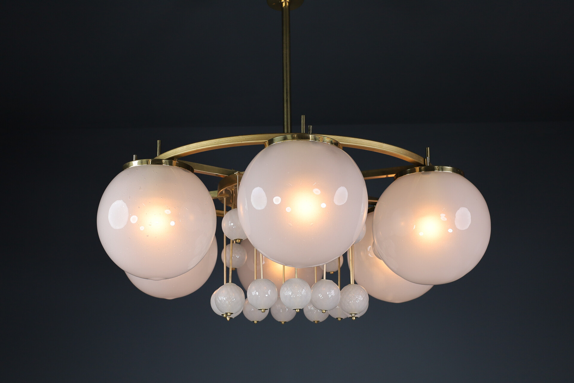Mid century modern Brass Bohemian Chandelier with Frosted Glas globes, the 1950s Mid-20th century