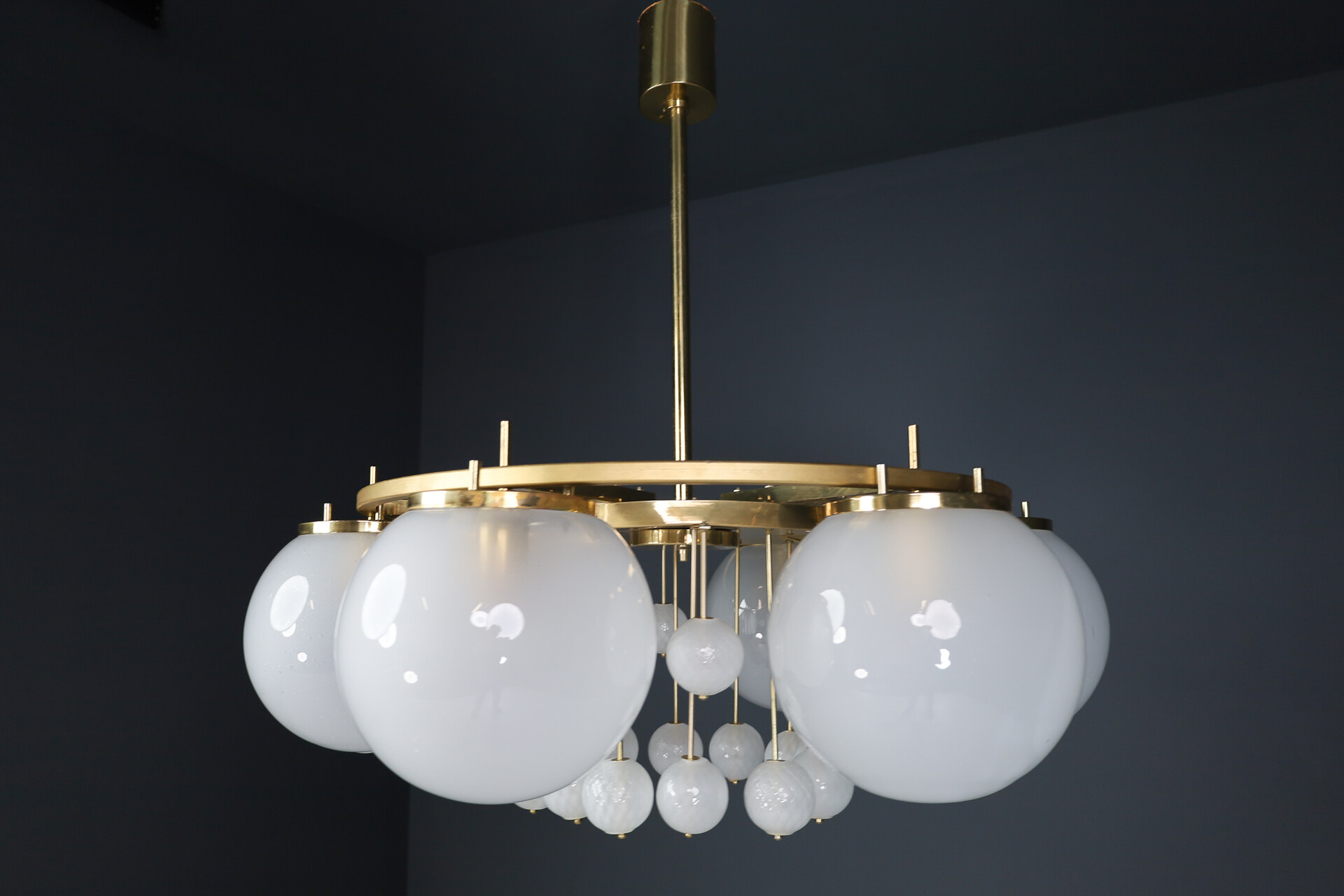 Mid century modern Brass Bohemian Chandelier with Frosted Glas globes, the 1950s Mid-20th century
