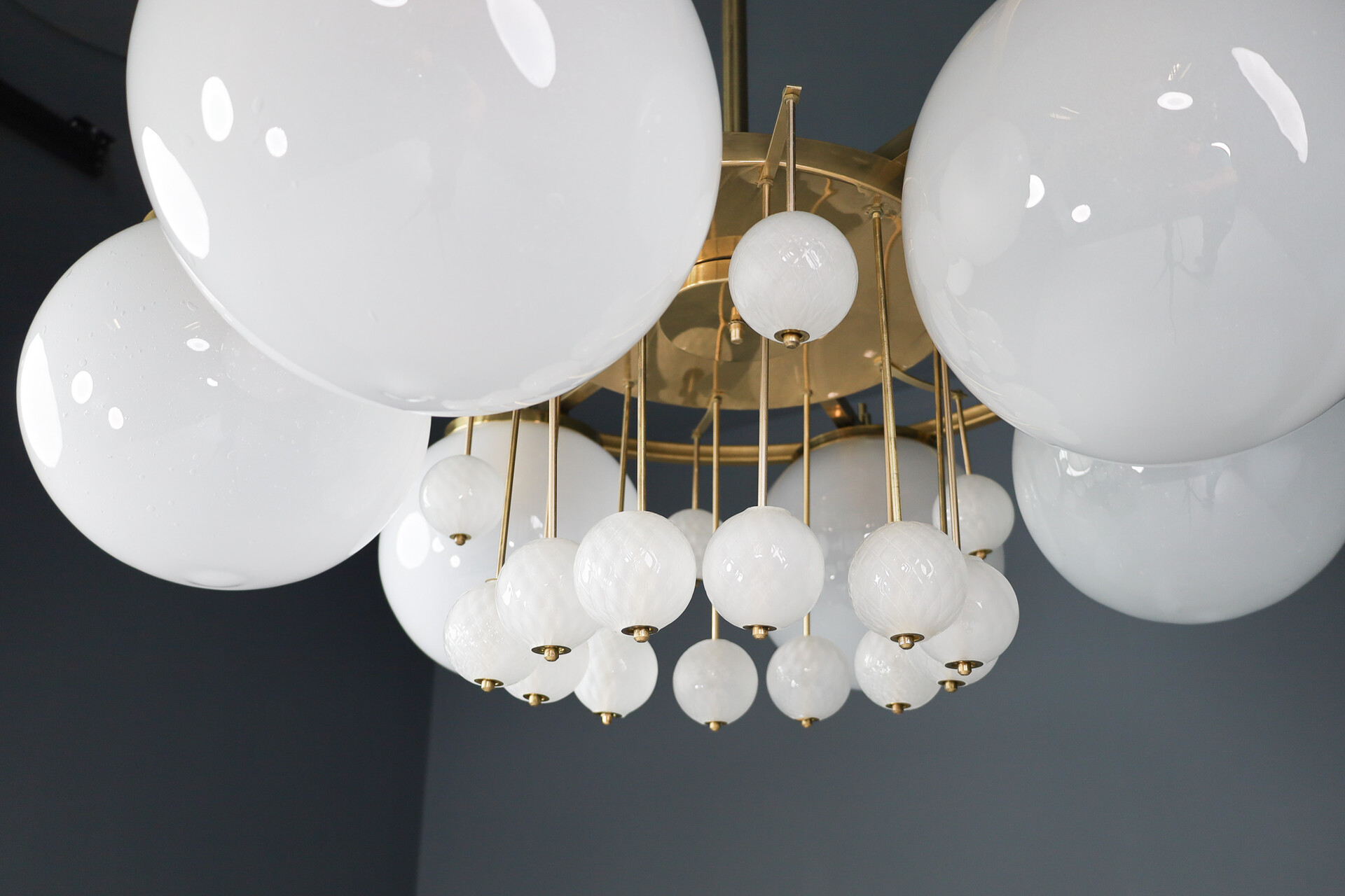 Mid century modern Brass Bohemian Chandelier with Frosted Glas globes, the 1950s Mid-20th century