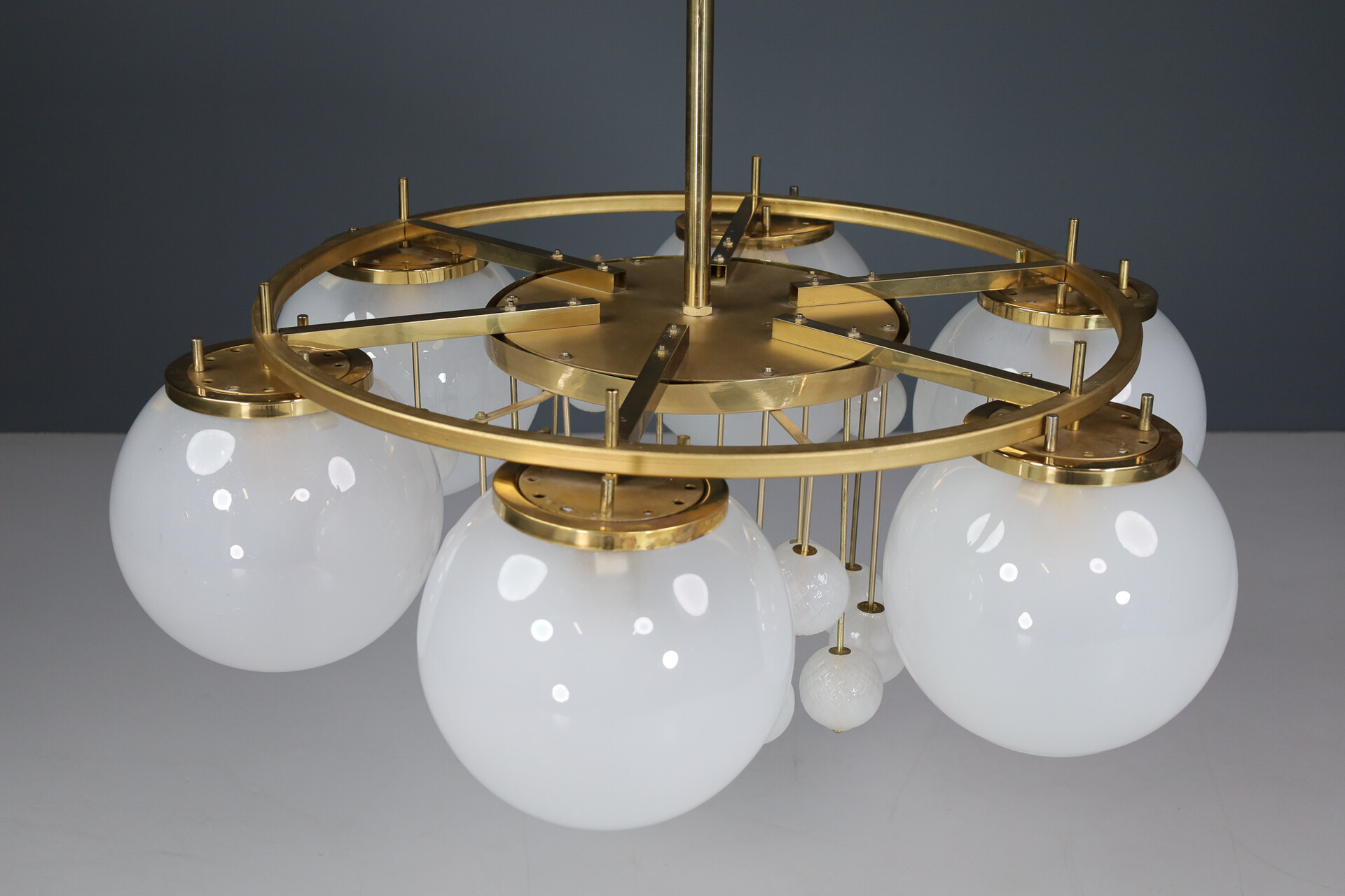 Mid century modern Brass Bohemian Chandelier with Frosted Glas globes, the 1950s Mid-20th century