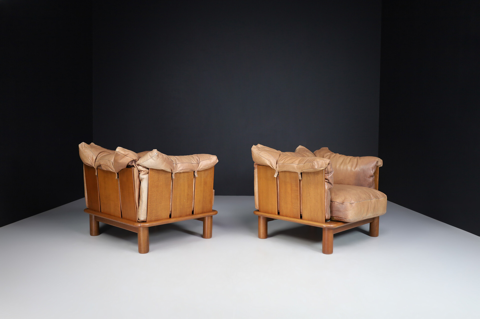 Mid century modern Brown Leather and Walnut Lounge Chairs from De Pas, D'Urbino Lomazzi for Padova, Italy 1970s Late-20th century