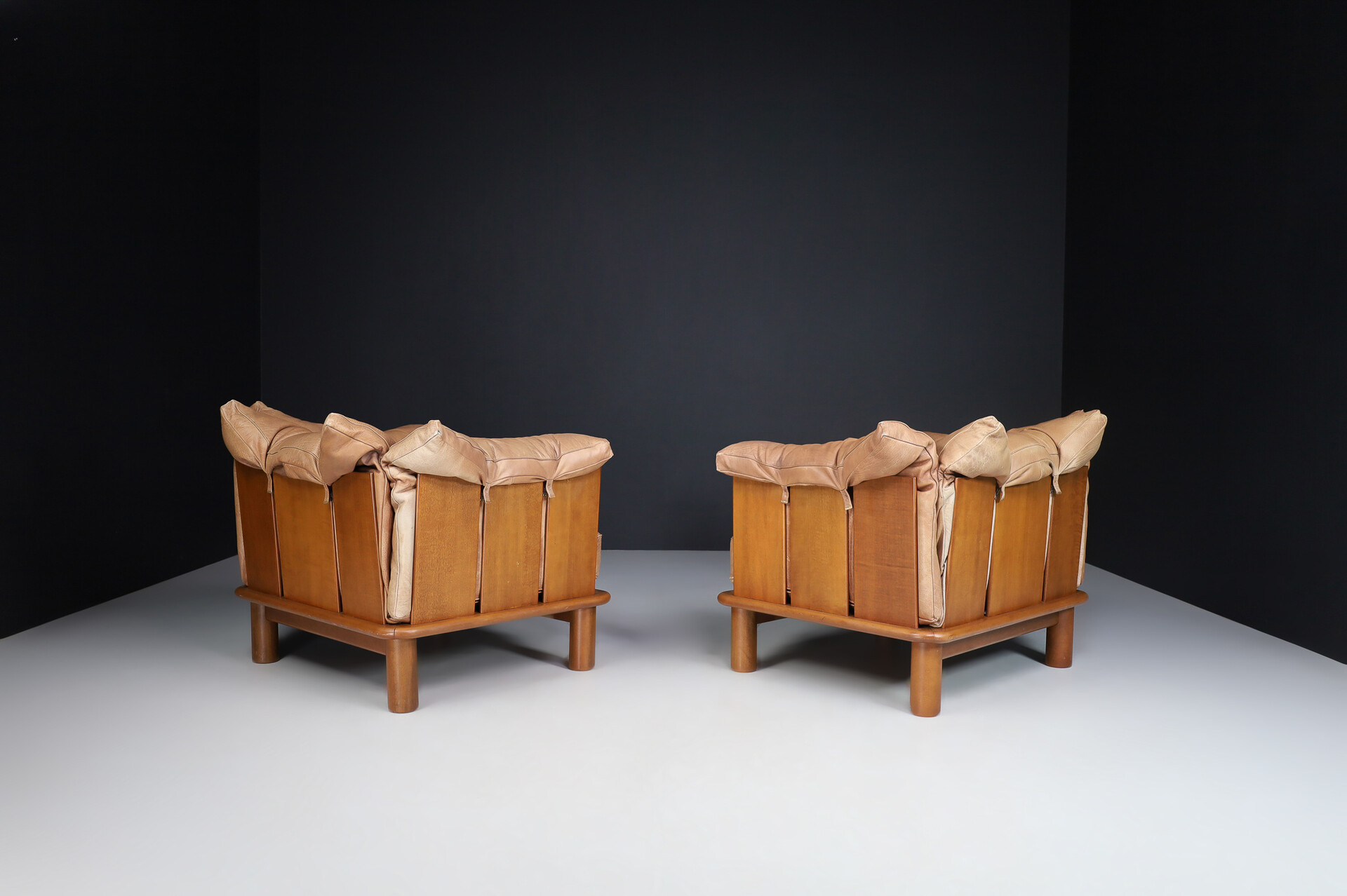 Mid century modern Brown Leather and Walnut Lounge Chairs from De Pas, D'Urbino Lomazzi for Padova, Italy 1970s Late-20th century