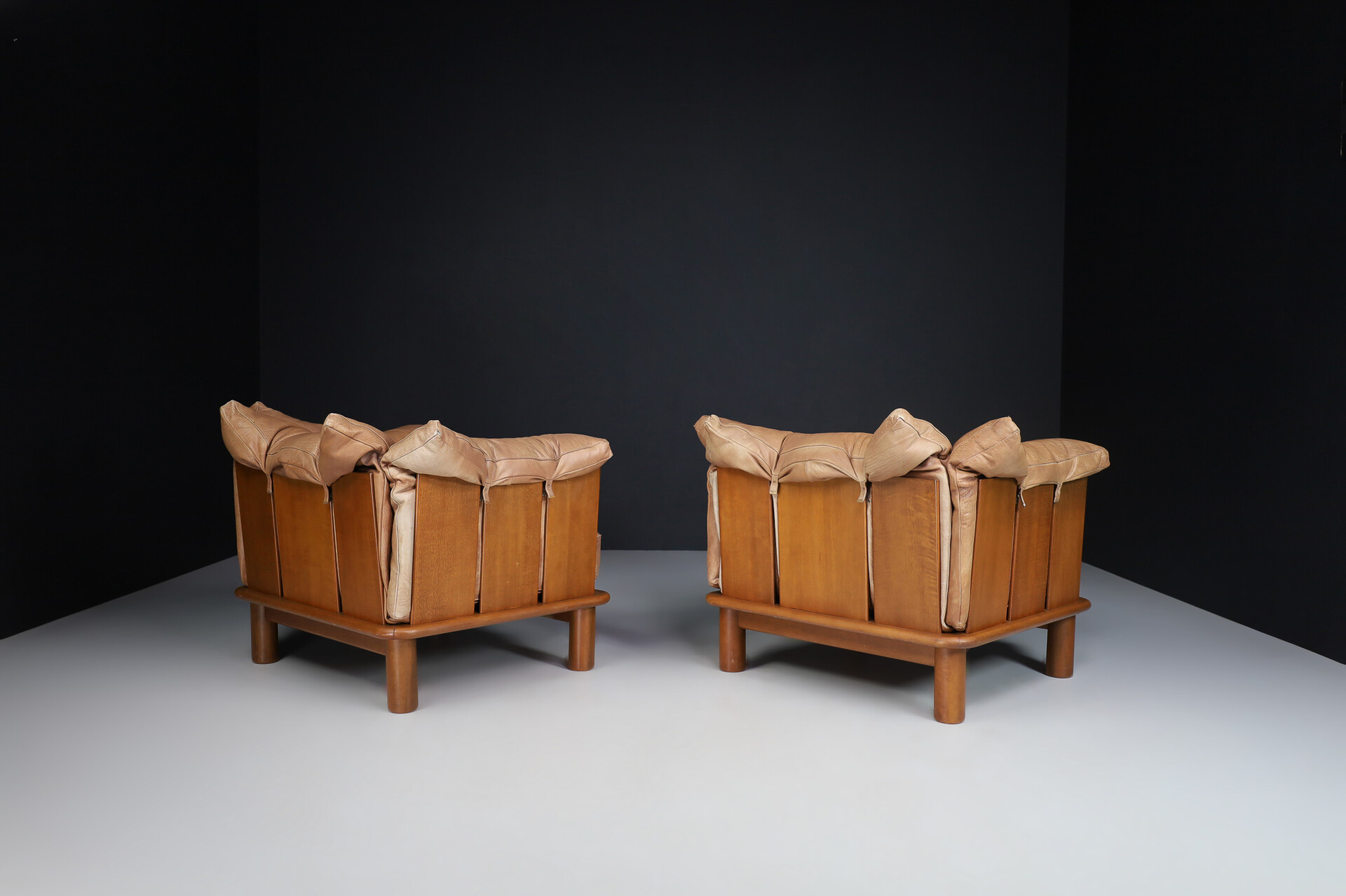 Mid century modern Brown Leather and Walnut Lounge Chairs from De Pas, D'Urbino Lomazzi for Padova, Italy 1970s Late-20th century
