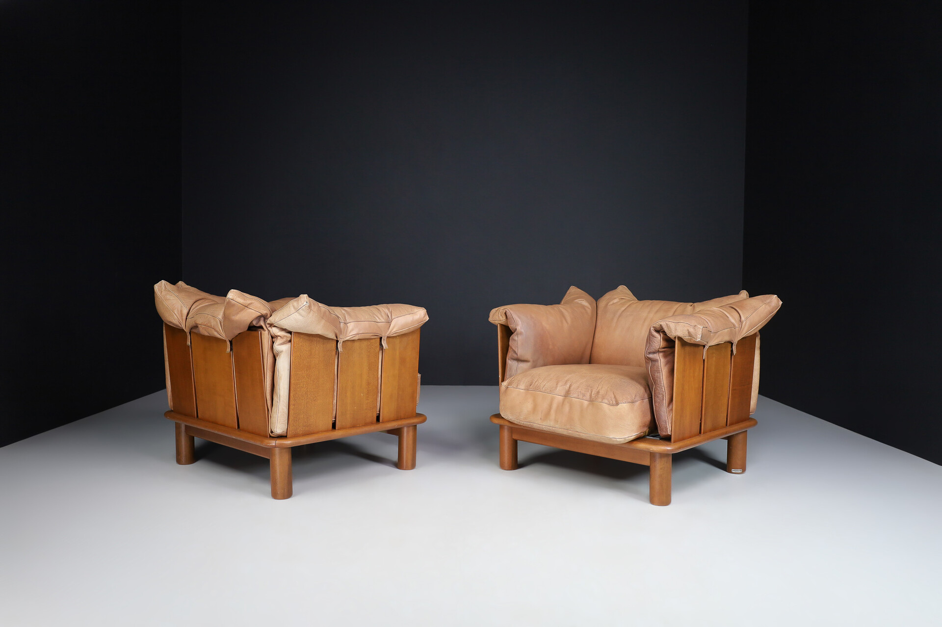 Mid century modern Brown Leather and Walnut Lounge Chairs from De Pas, D'Urbino Lomazzi for Padova, Italy 1970s Late-20th century