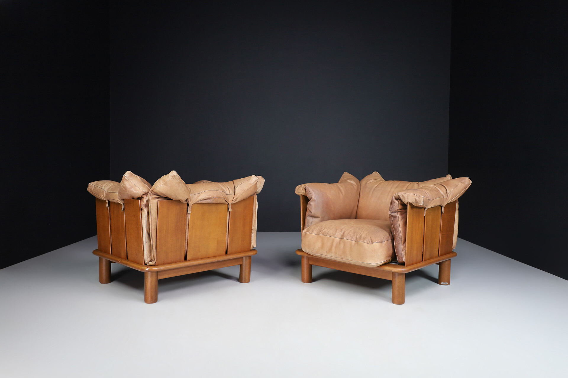 Mid century modern Brown Leather and Walnut Lounge Chairs from De Pas, D'Urbino Lomazzi for Padova, Italy 1970s Late-20th century