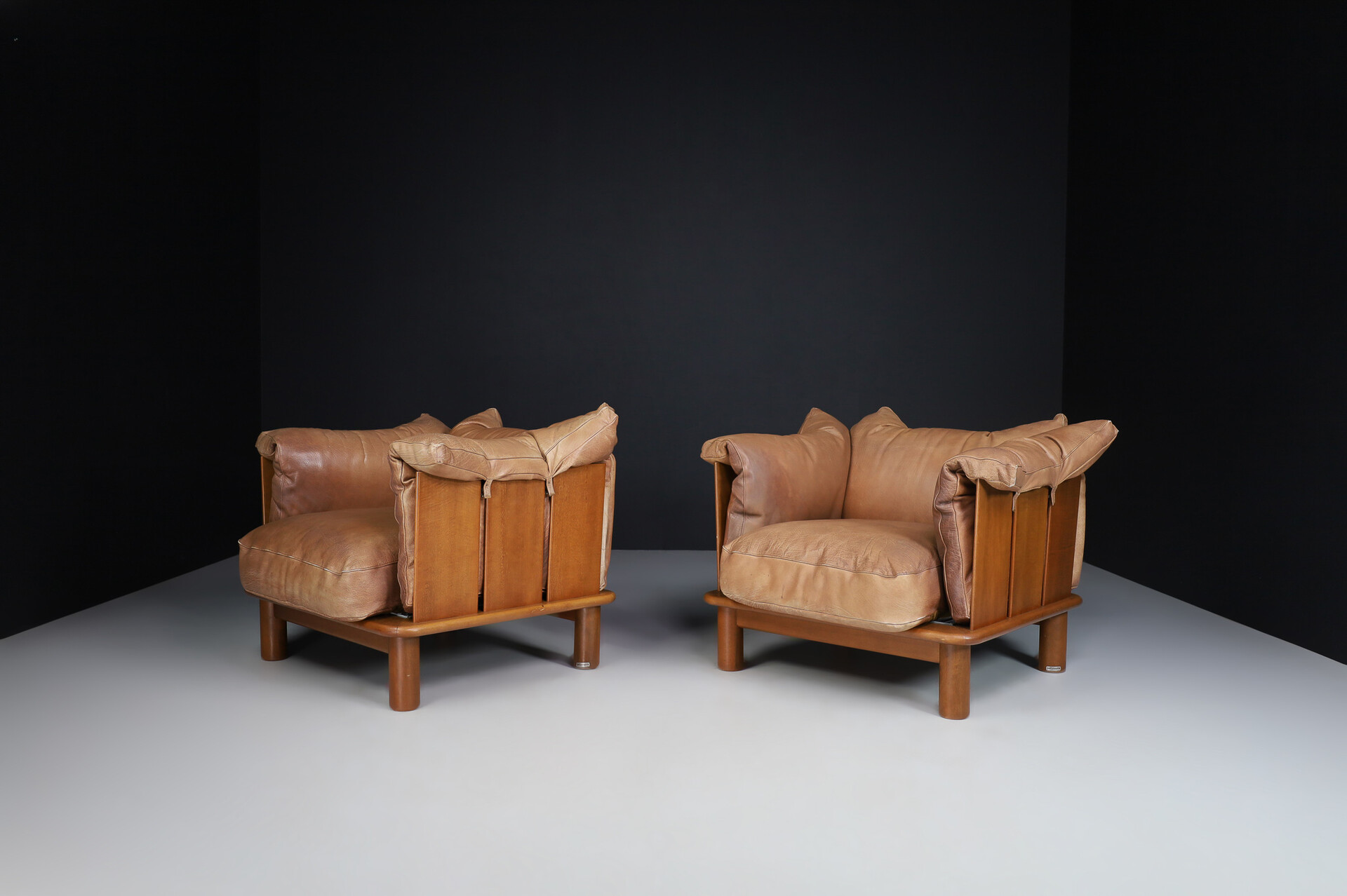 Mid century modern Brown Leather and Walnut Lounge Chairs from De Pas, D'Urbino Lomazzi for Padova, Italy 1970s Late-20th century