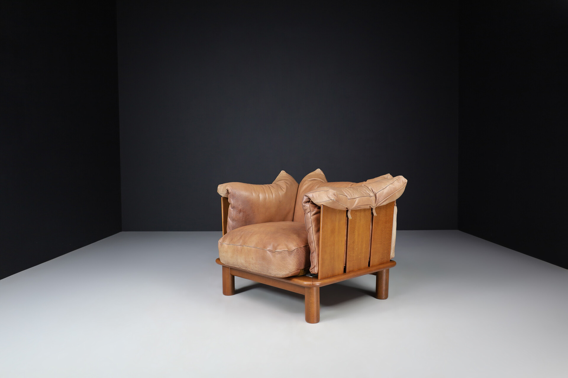 Mid century modern Brown Leather and Walnut Lounge Chairs from De Pas, D'Urbino Lomazzi for Padova, Italy 1970s Late-20th century