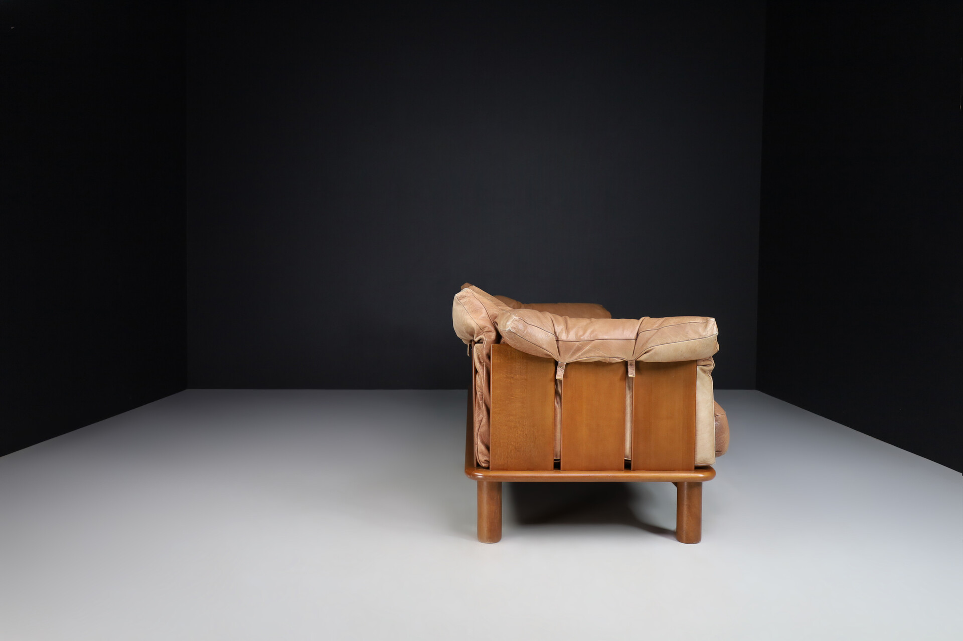 Mid century modern Brown Leather and Walnut XL Sofa from De Pas, D'Urbino Lomazzi for Padova, Italy 1970s Late-20th century