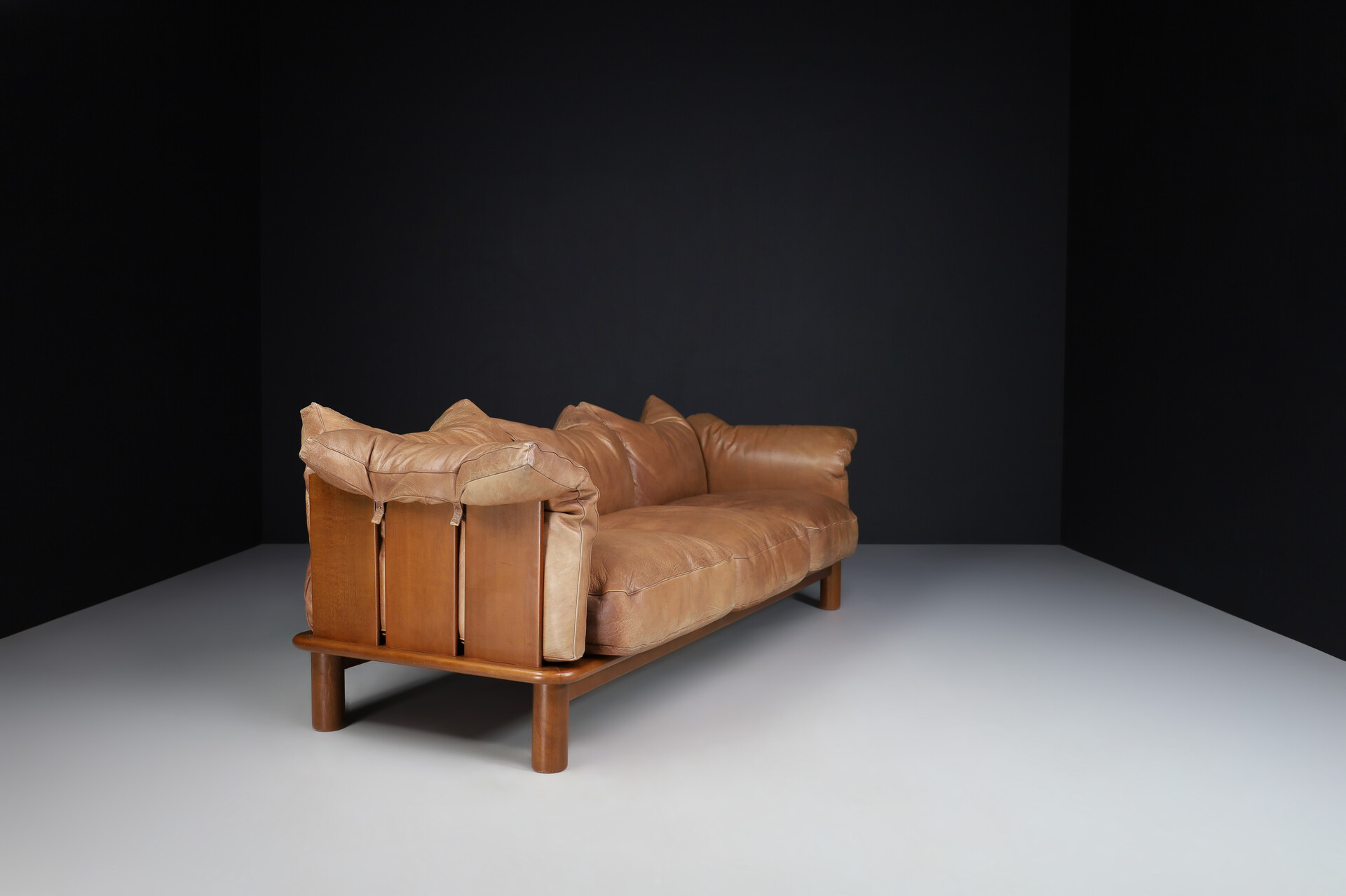 Mid century modern Brown Leather and Walnut XL Sofa from De Pas, D'Urbino Lomazzi for Padova, Italy 1970s Late-20th century