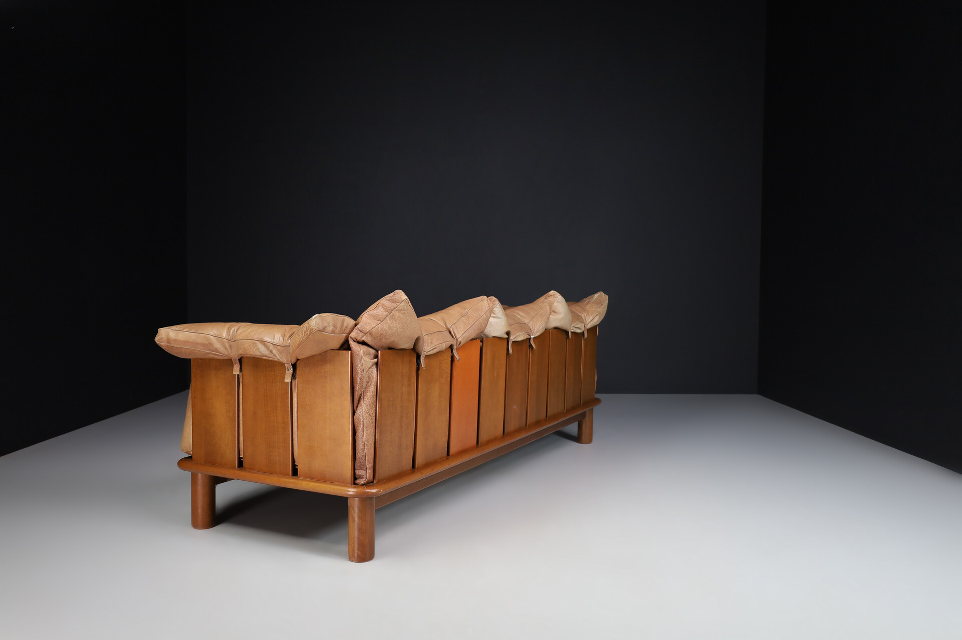 Mid century modern Brown Leather and Walnut XL Sofa from De Pas, D'Urbino Lomazzi for Padova, Italy 1970s Late-20th century