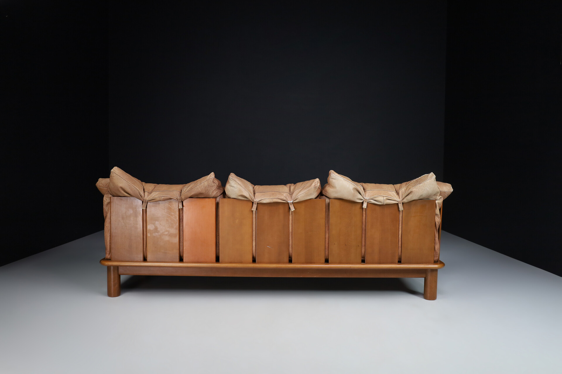 Mid century modern Brown Leather and Walnut XL Sofa from De Pas, D'Urbino Lomazzi for Padova, Italy 1970s Late-20th century