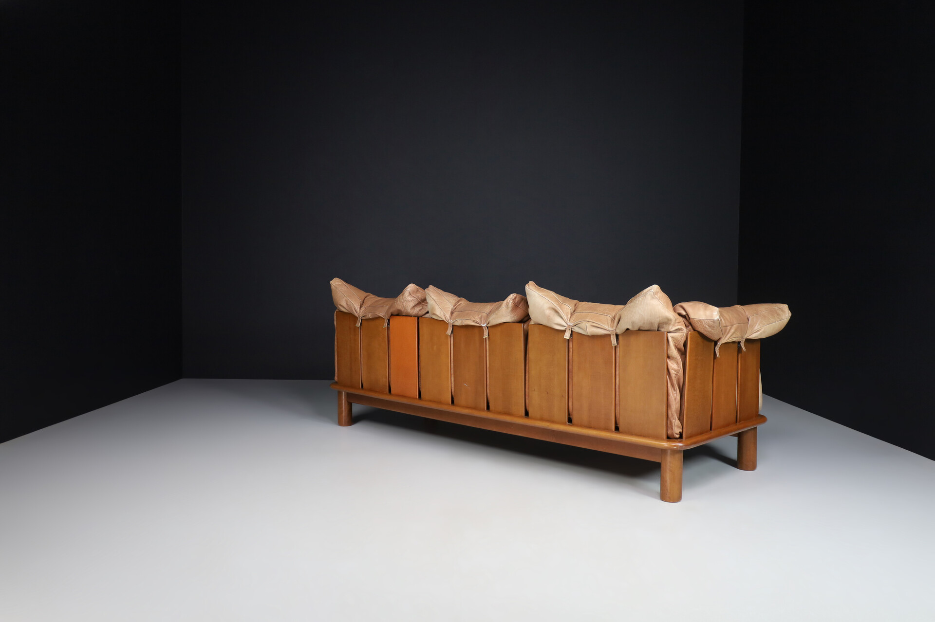 Mid century modern Brown Leather and Walnut XL Sofa from De Pas, D'Urbino Lomazzi for Padova, Italy 1970s Late-20th century