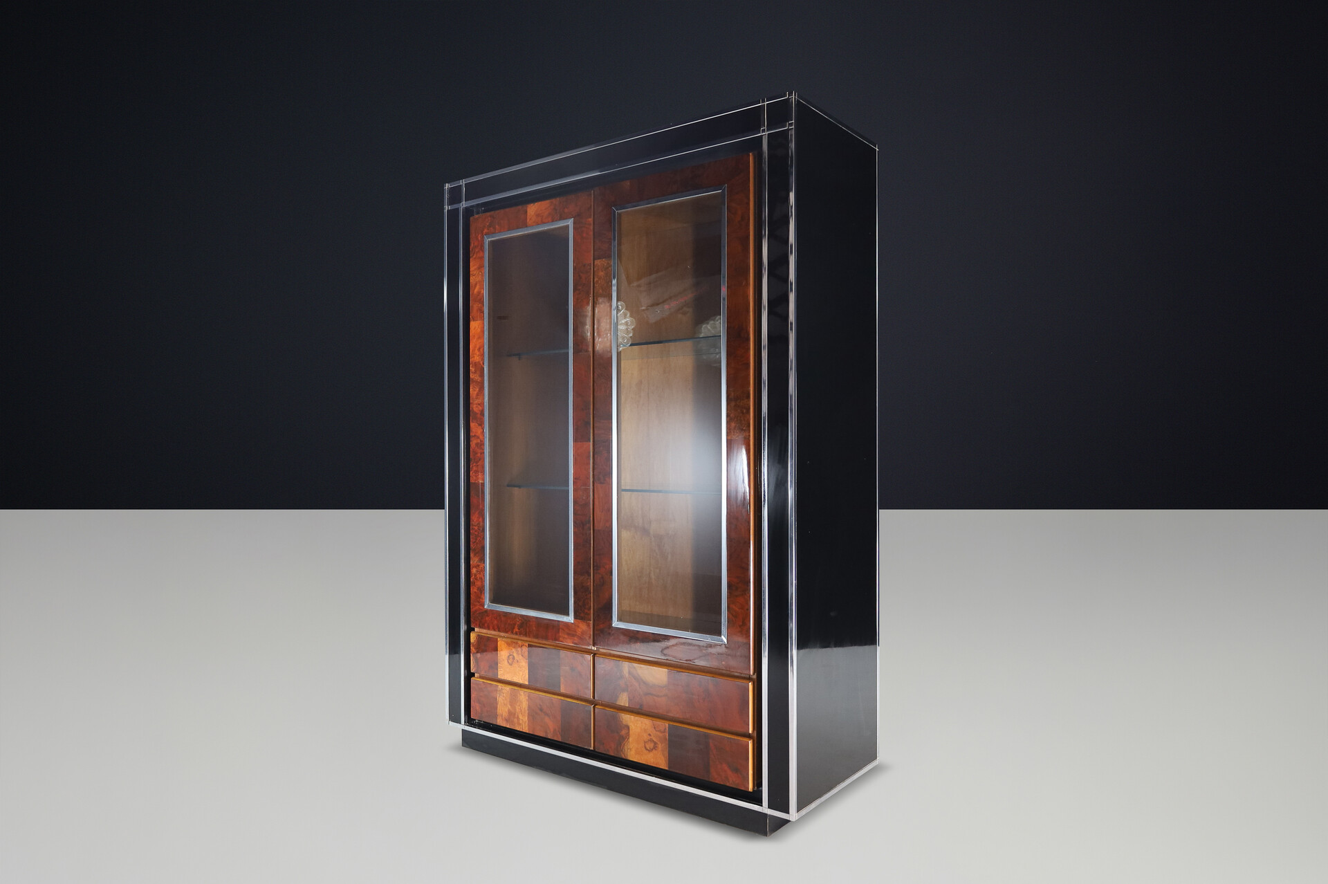 Mid century modern Burl And Chrome Cabinet By Willy Rizzo, Italy 1970s Mid-20th century