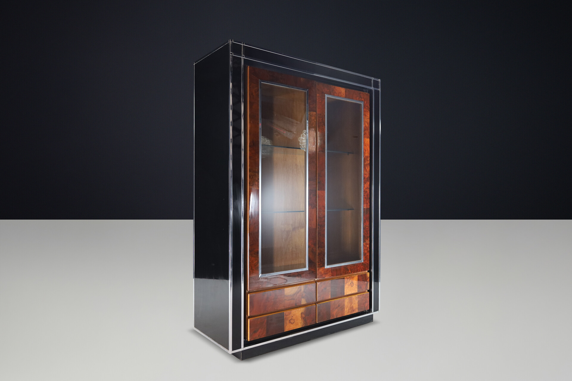 Mid century modern Burl And Chrome Cabinet By Willy Rizzo, Italy 1970s Mid-20th century