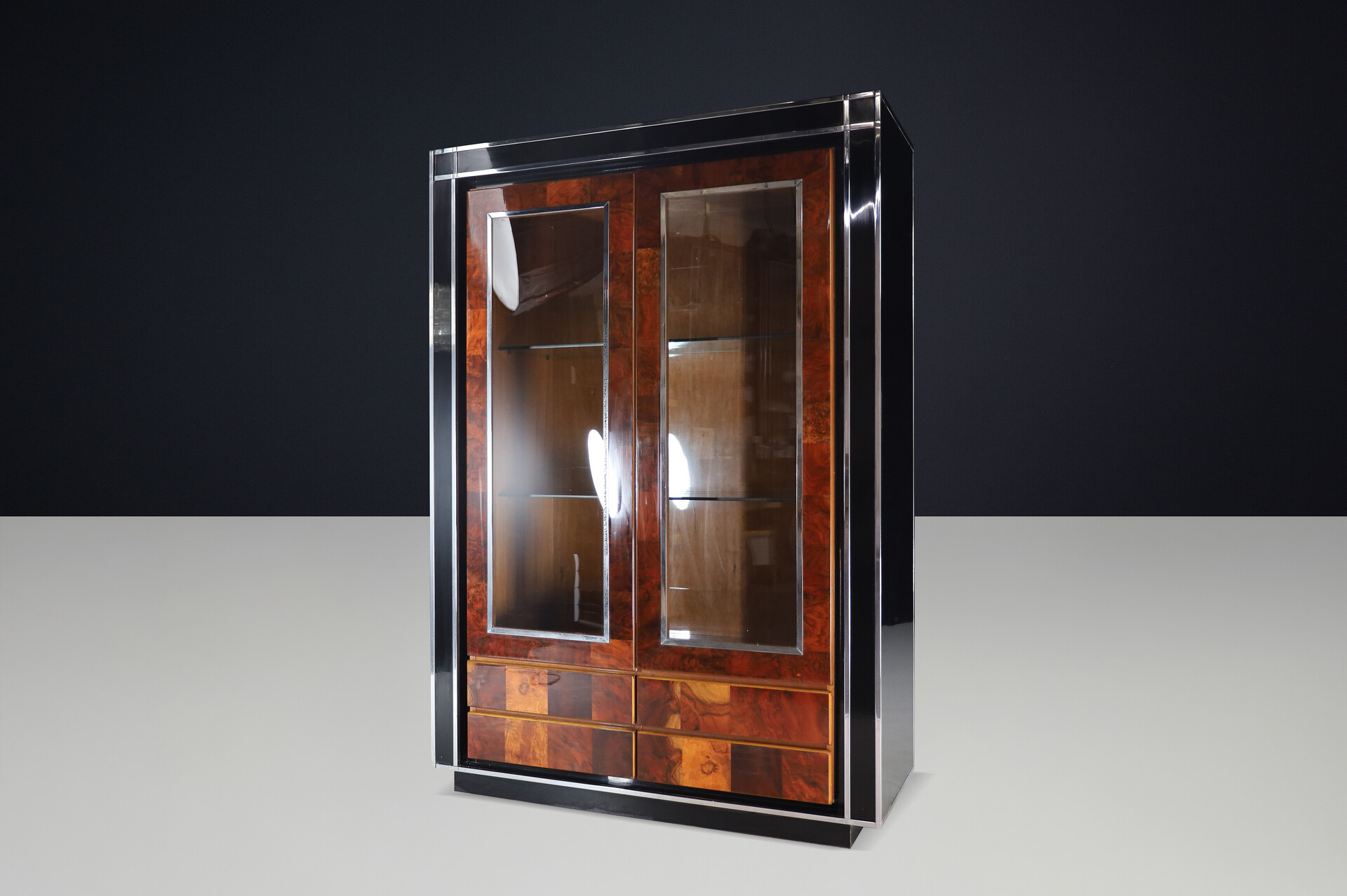 Mid century modern Burl And Chrome Cabinet By Willy Rizzo, Italy 1970s Mid-20th century