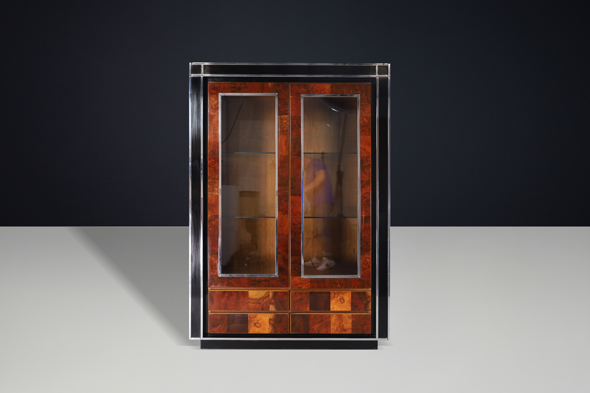 Mid century modern Burl And Chrome Cabinet By Willy Rizzo, Italy 1970s Mid-20th century