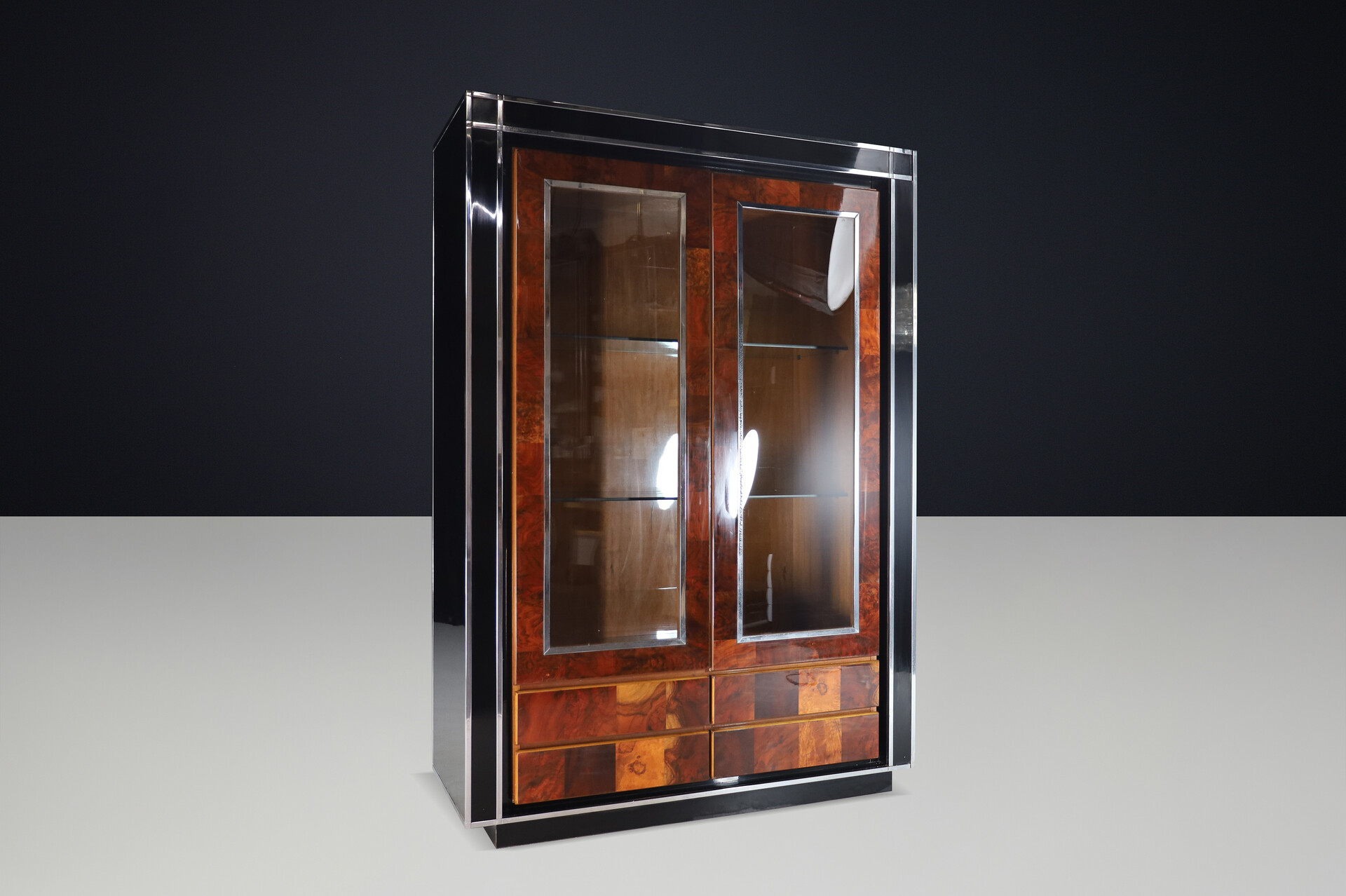 Mid century modern Burl And Chrome Cabinet By Willy Rizzo, Italy 1970s Mid-20th century