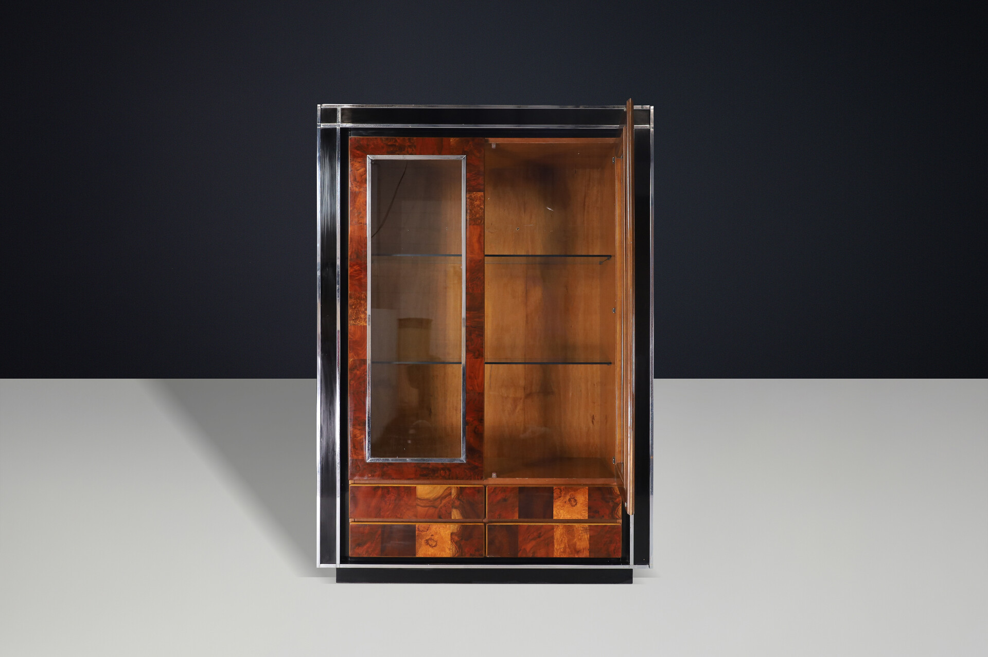 Mid century modern Burl And Chrome Cabinet By Willy Rizzo, Italy 1970s Mid-20th century