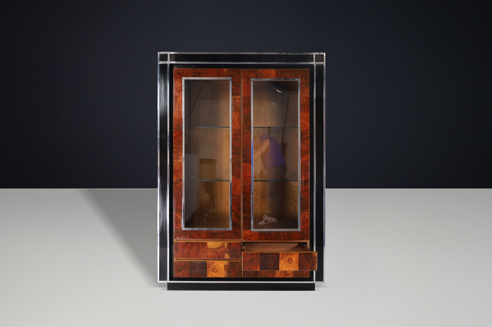 Mid century modern Burl And Chrome Cabinet By Willy Rizzo, Italy 1970s Mid-20th century