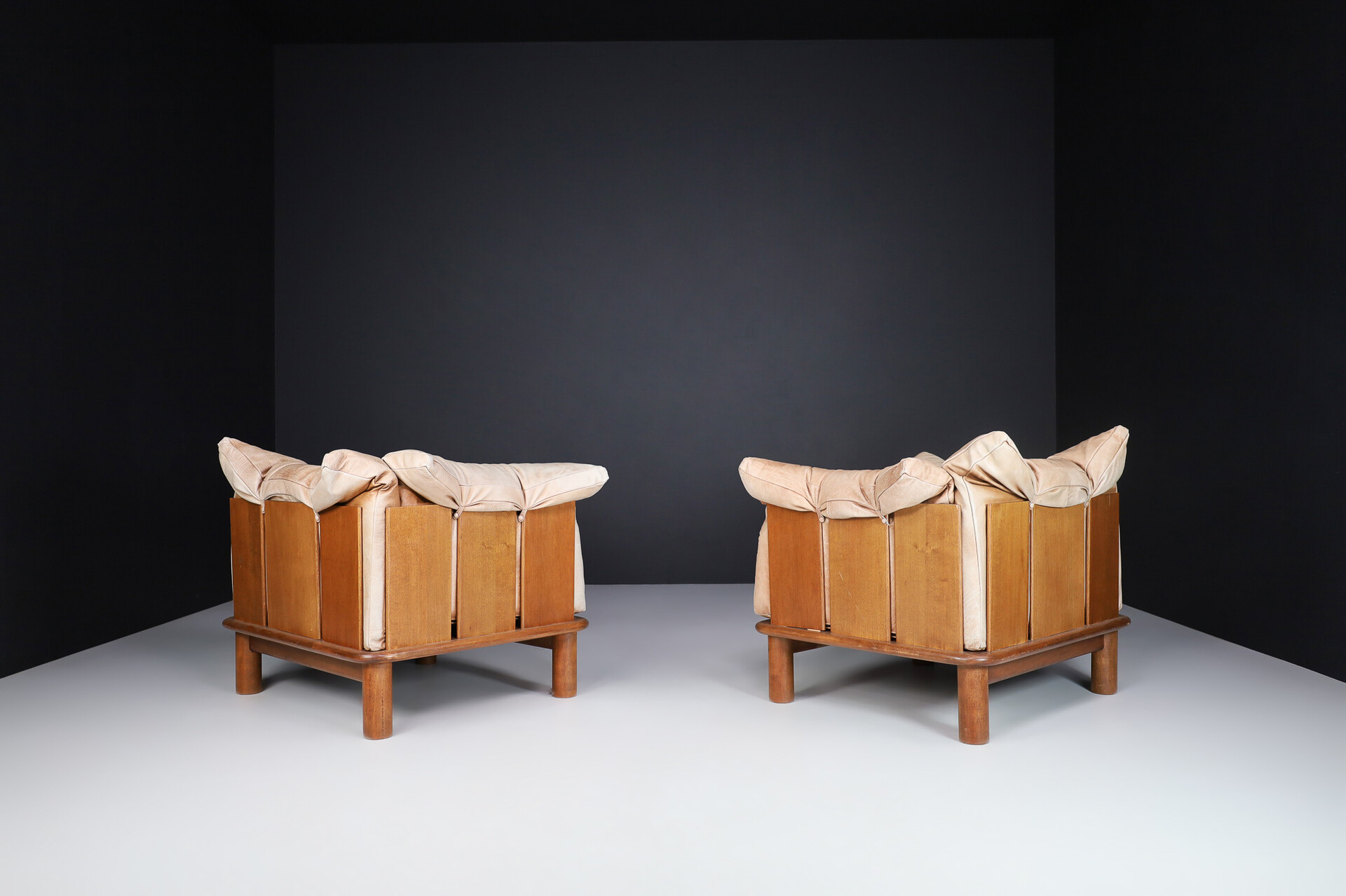 Mid century modern Camel Leather and Walnut Lounge Chairs from De Pas, D'Urbino Lomazzi for Padova, Italy 1970s Late-20th century