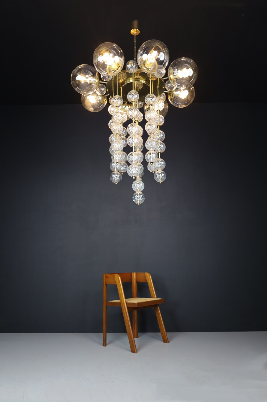 Mid century modern Chandelier with Brass Fixture and Hand-Blowed Glass Globes Mid-20th century