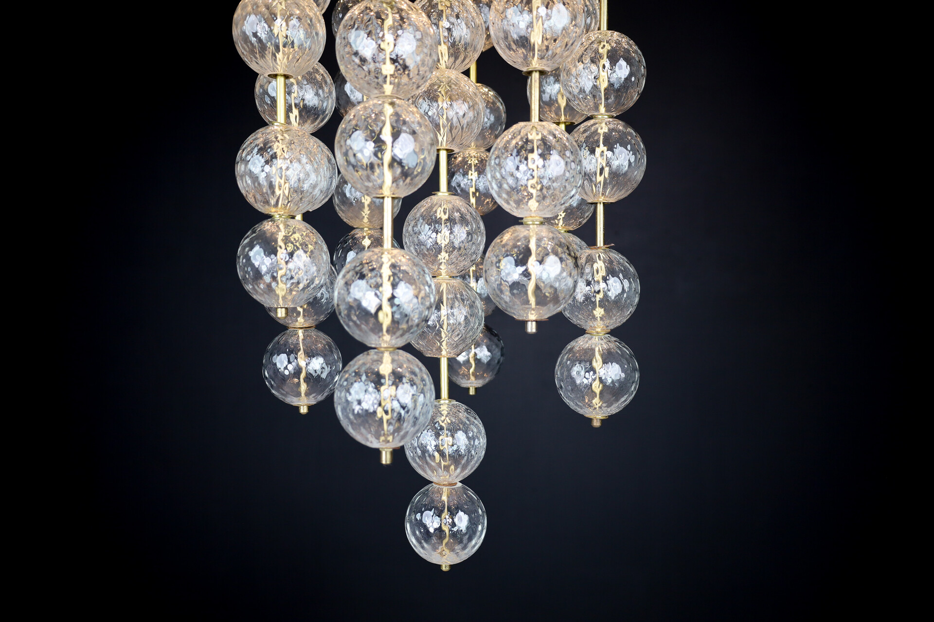 Mid century modern Chandelier with Brass Fixture and Hand-Blowed Glass Globes Mid-20th century