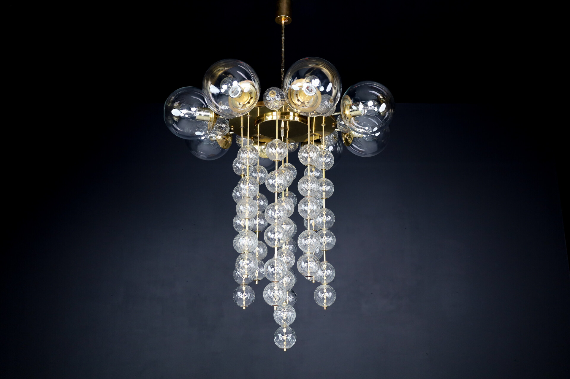 Mid century modern Chandelier with Brass Fixture and Hand-Blowed Glass Globes Mid-20th century